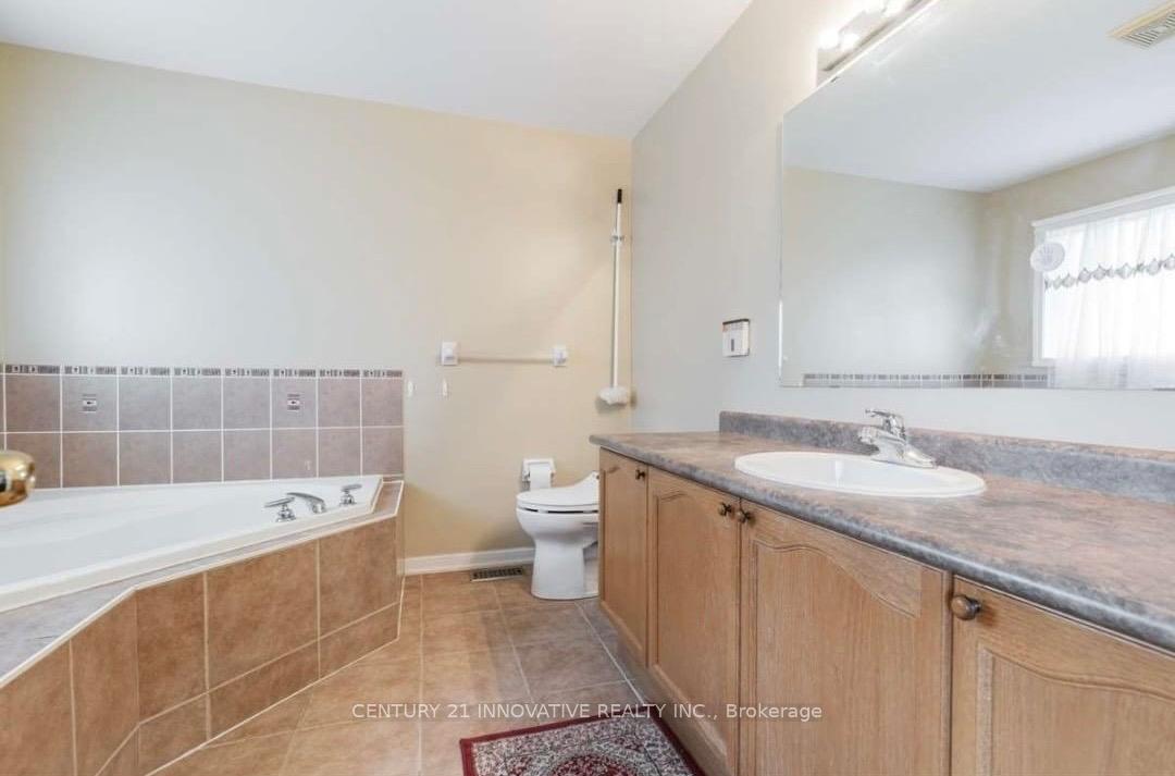 Photo 7 of 1640 Sarasota Crescent, Oshawa, Samac — HOMEH