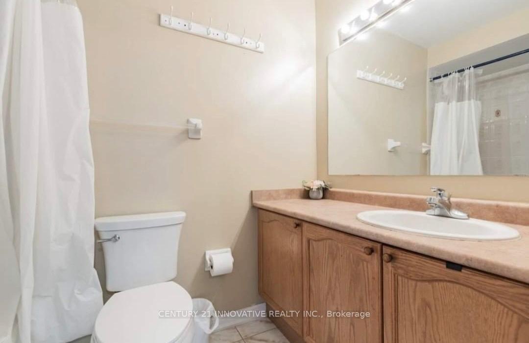 Photo 8 of 1640 Sarasota Crescent, Oshawa, Samac — HOMEH