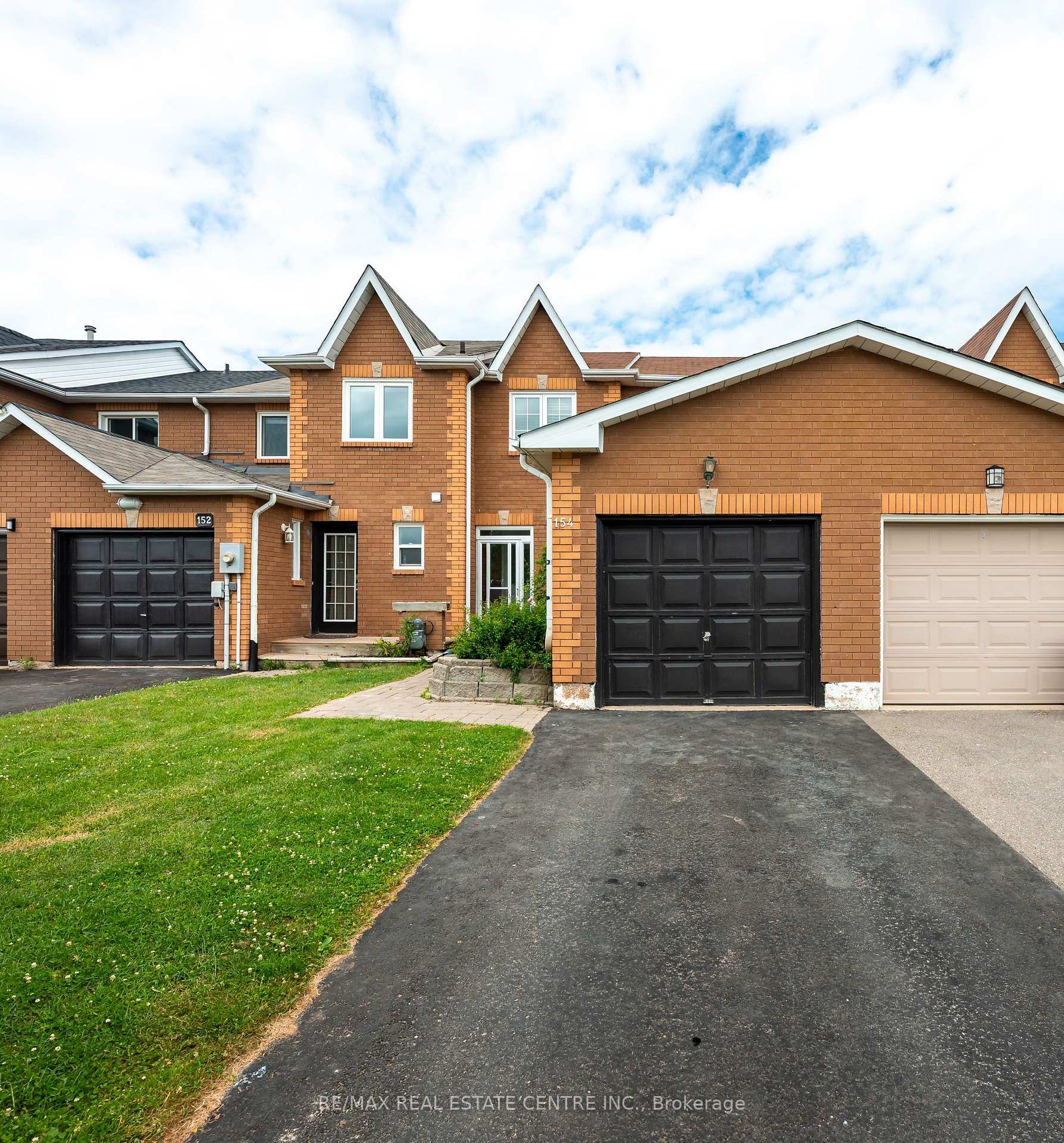 Front of 154 Howard Crescent