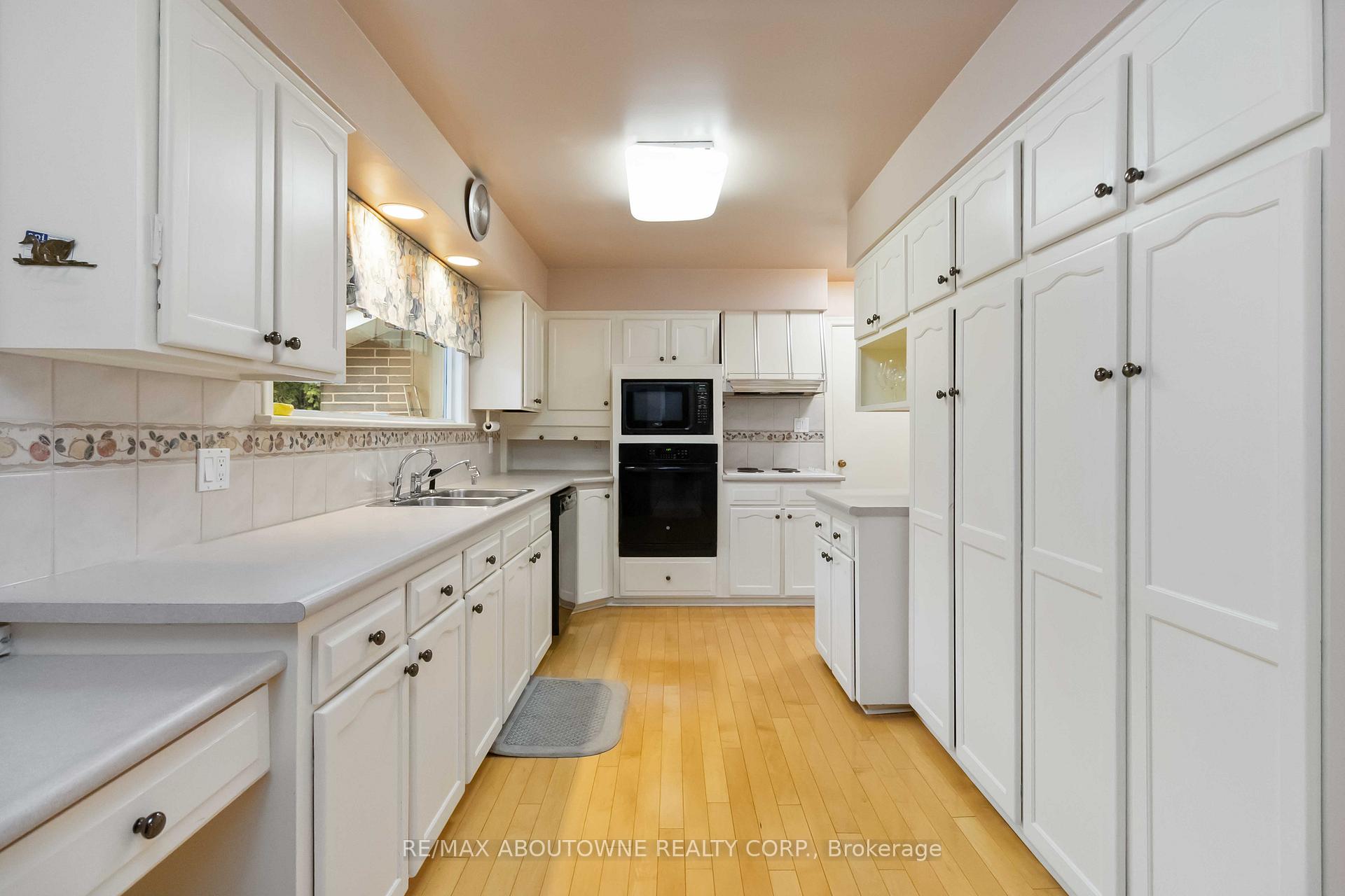 Photo 6 of 1410 Devon Road, Oakville, Morrison — HOMEH