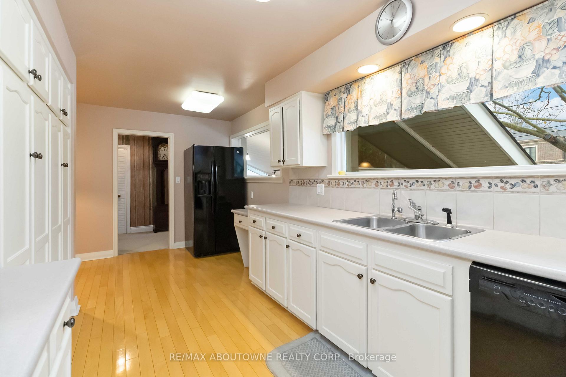 Photo 7 of 1410 Devon Road, Oakville, Morrison — HOMEH