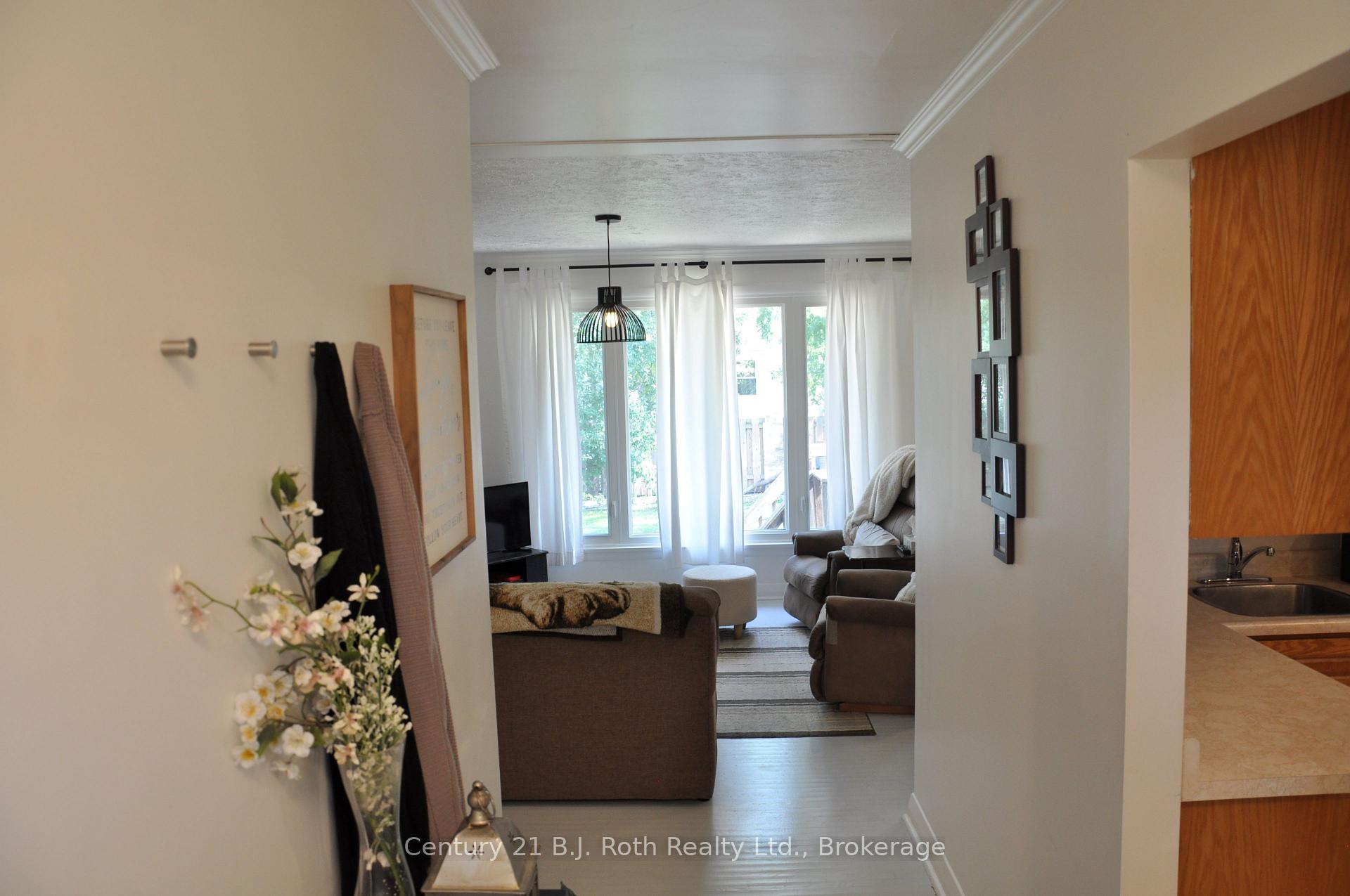 Photo 6 of 311 James Street E, Orillia — HOMEH