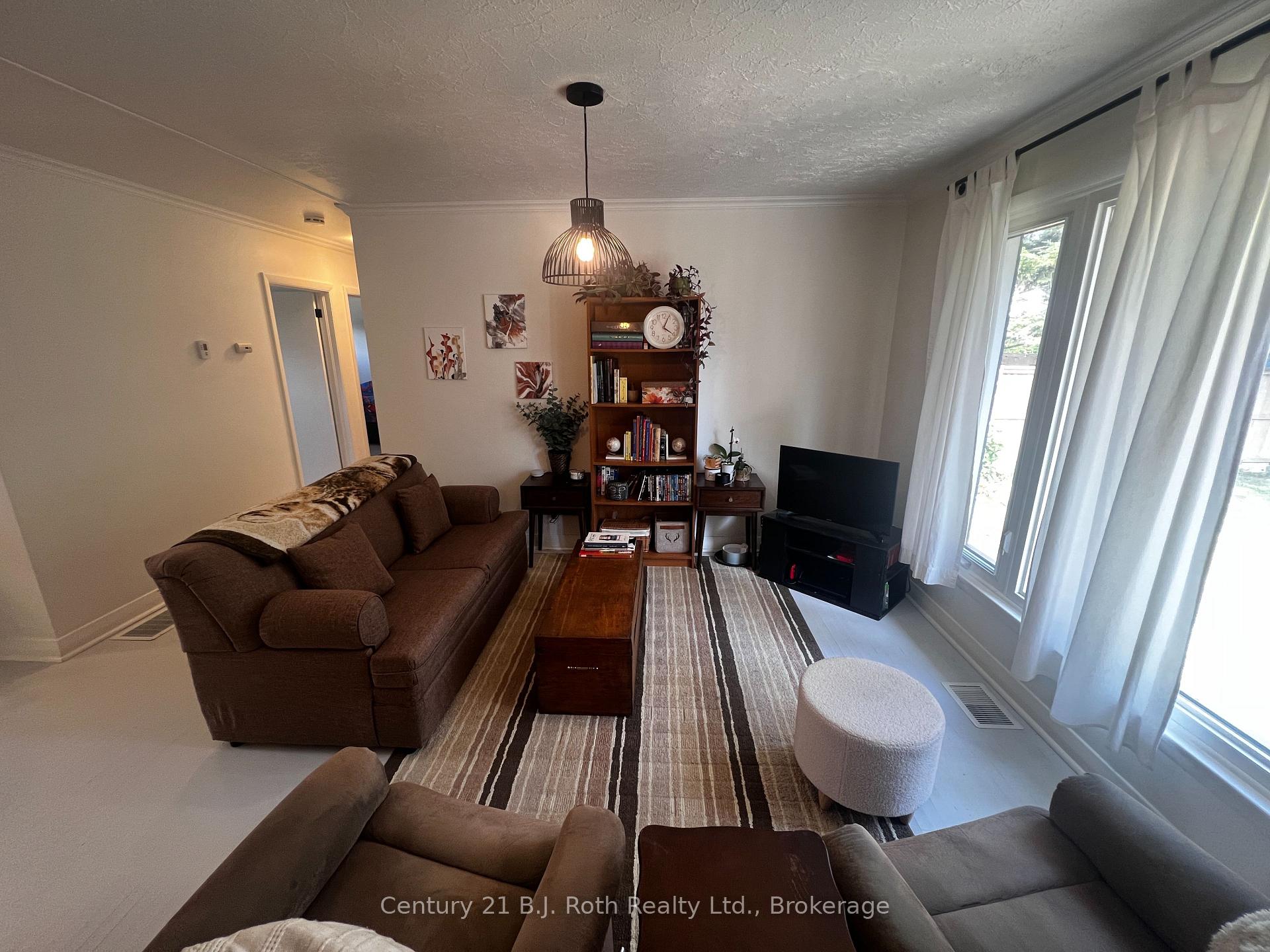 Photo 9 of 311 James Street E, Orillia — HOMEH