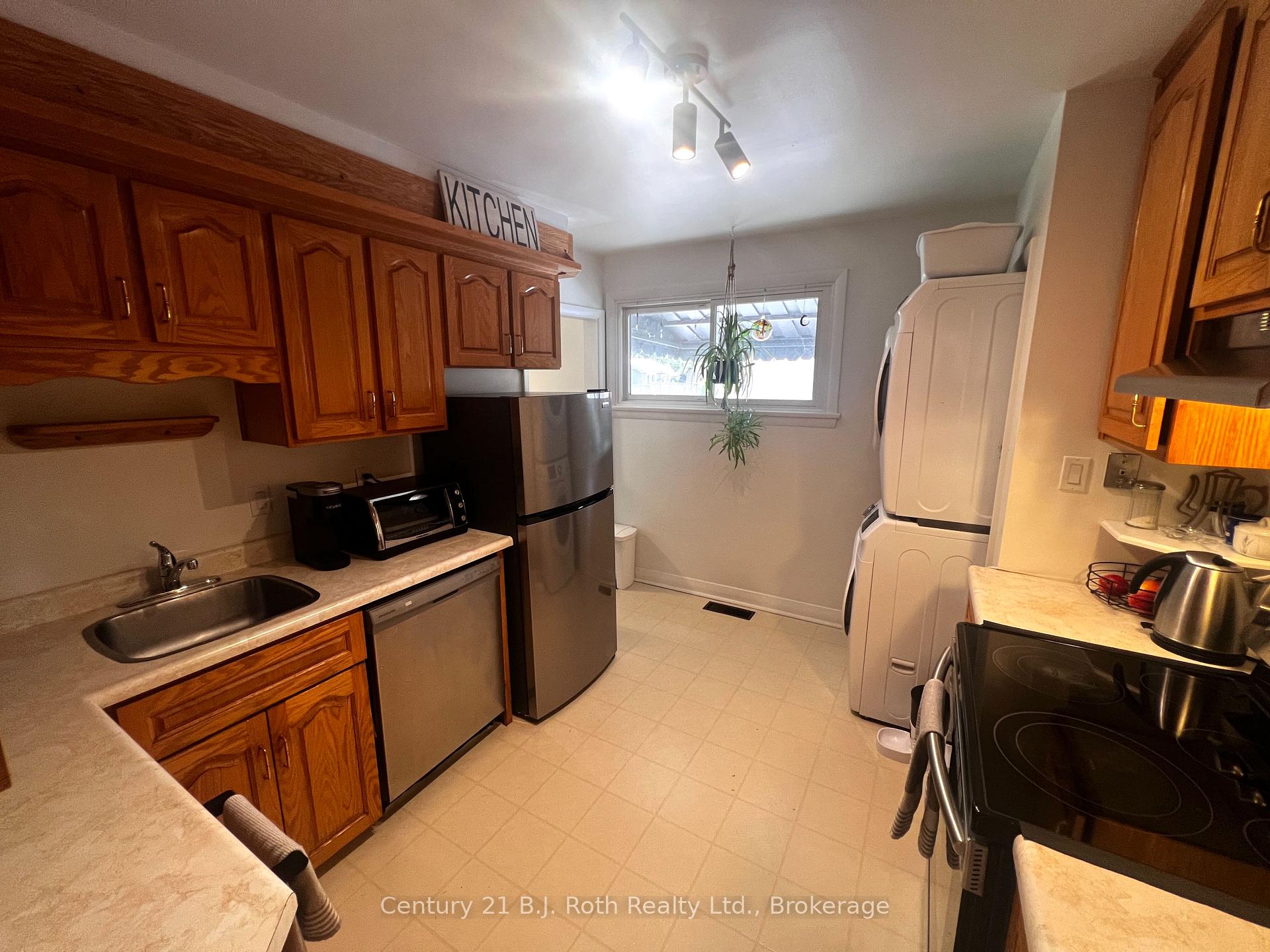 Photo 11 of 311 James Street E, Orillia — HOMEH