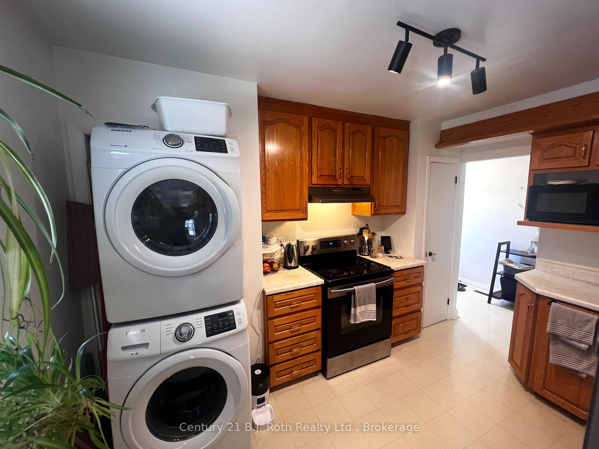 Photo 12 of 311 James Street E, Orillia — HOMEH