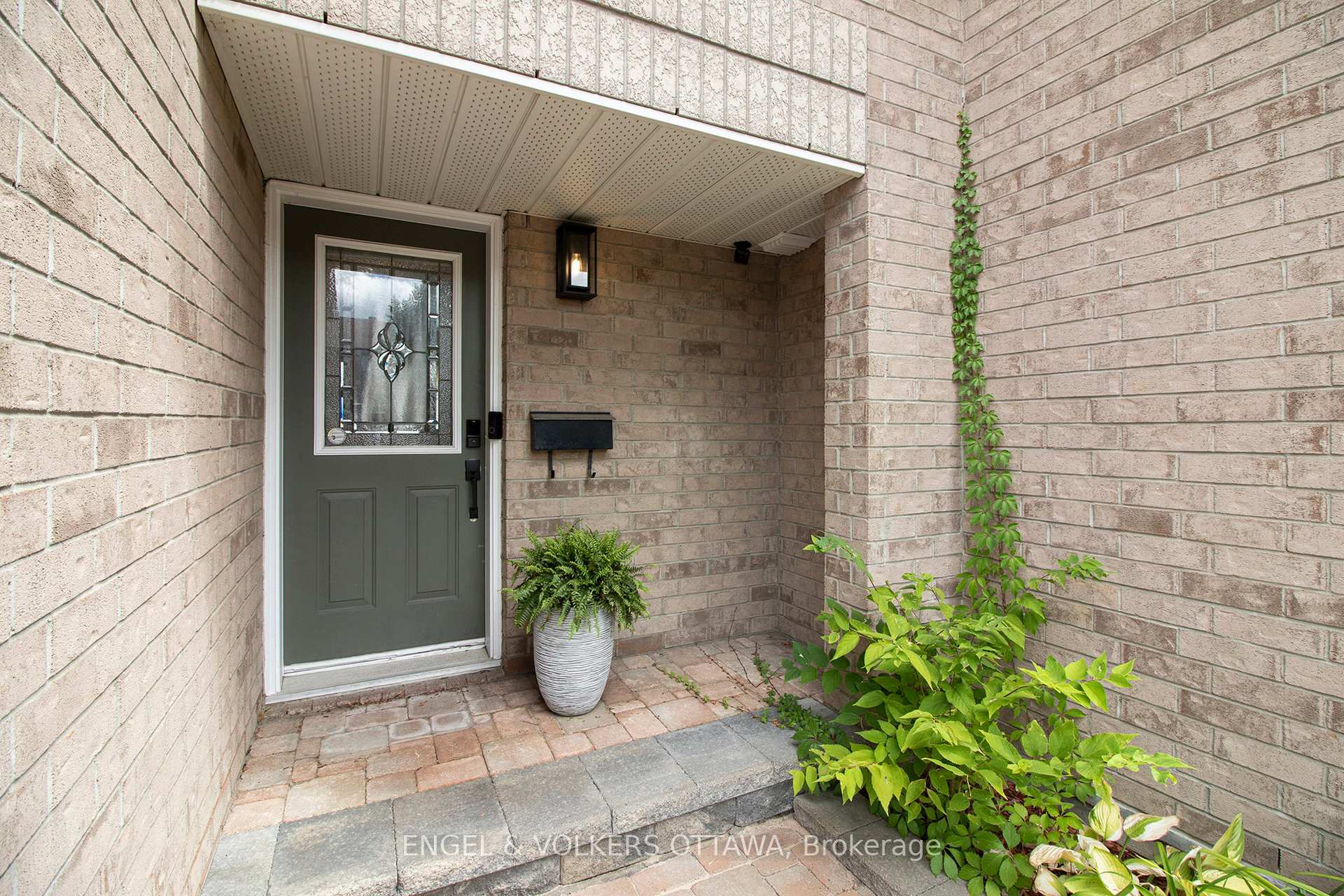 Photo 3 of 2047 Dorima Street, Ottawa, Avalon East — HOMEH