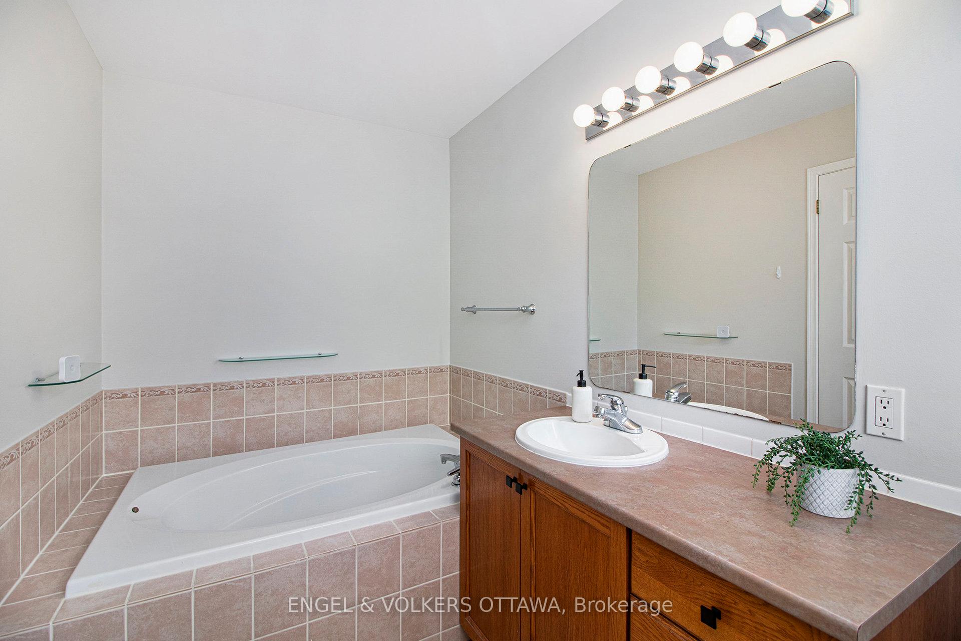 Photo 14 of 2047 Dorima Street, Ottawa, Avalon East — HOMEH