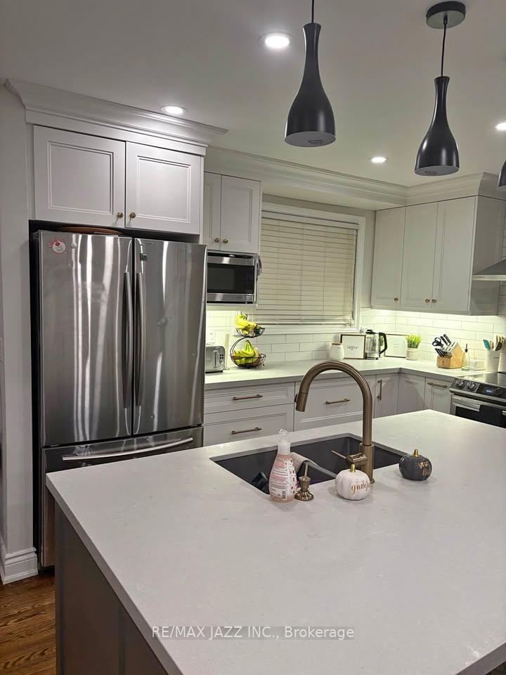 Photo 1 of 1074 Willowdale Avenue, Oshawa, Donevan — HOMEH