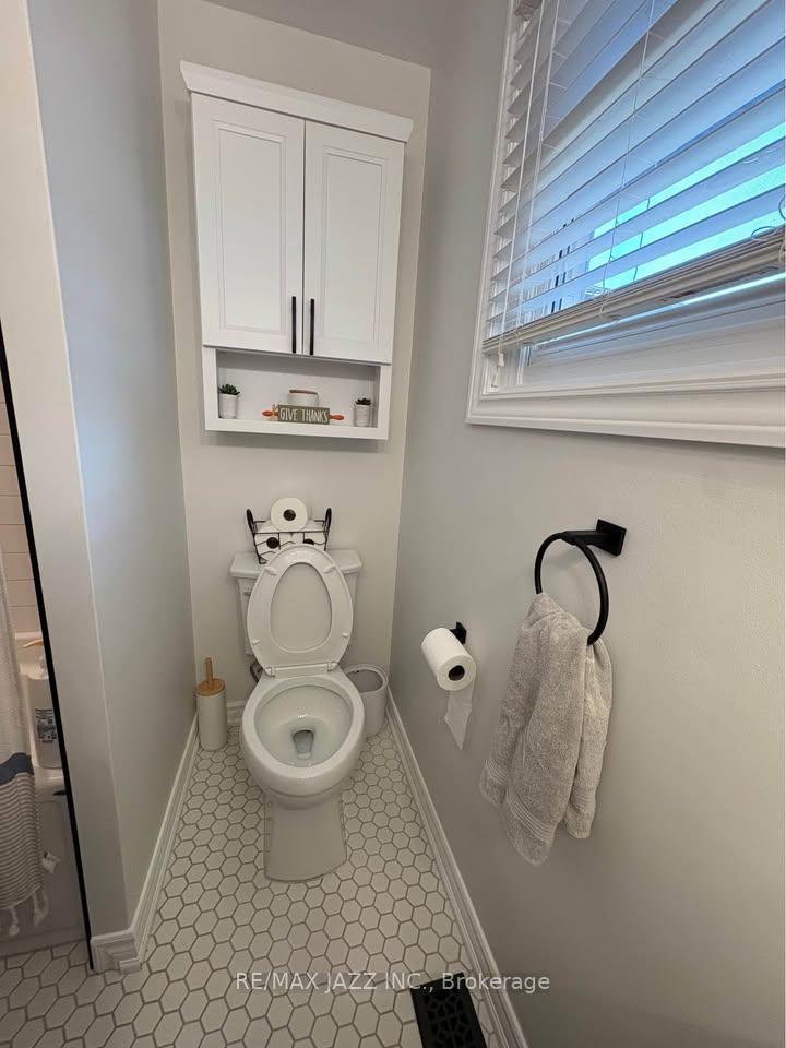 Photo 12 of 1074 Willowdale Avenue, Oshawa, Donevan — HOMEH