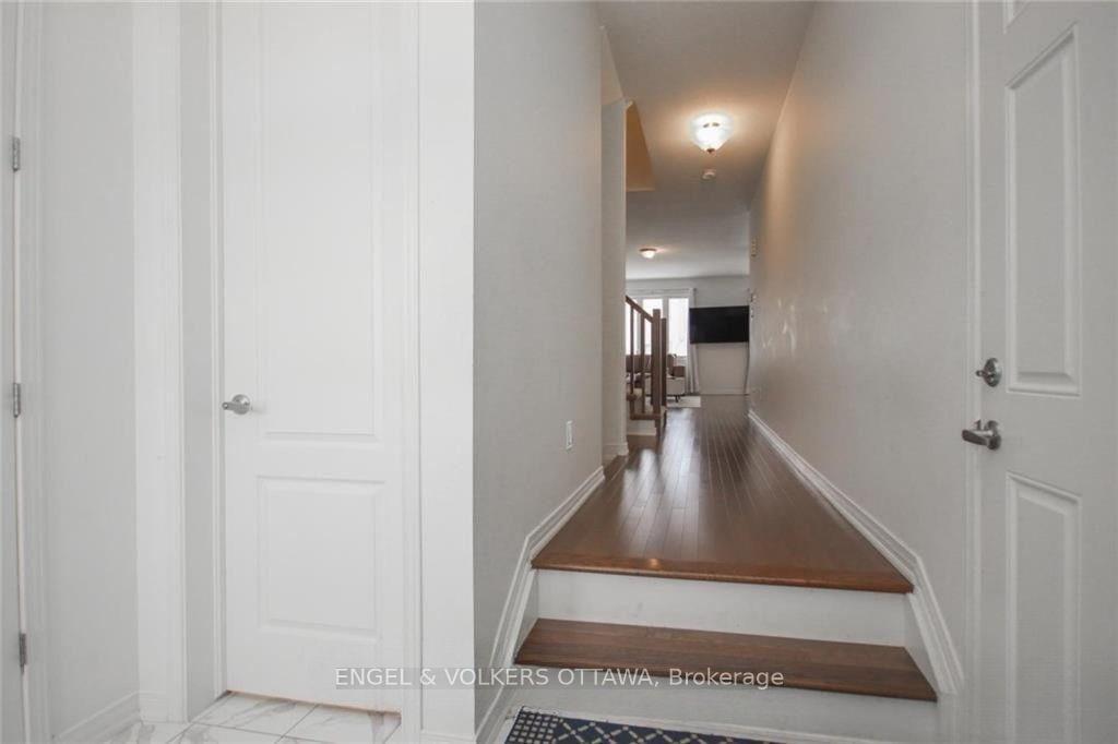 Photo 3 of 507 Tulip Tree Way, Ottawa, Mer Bleue/Bradley Estates/Anderson Park — HOMEH