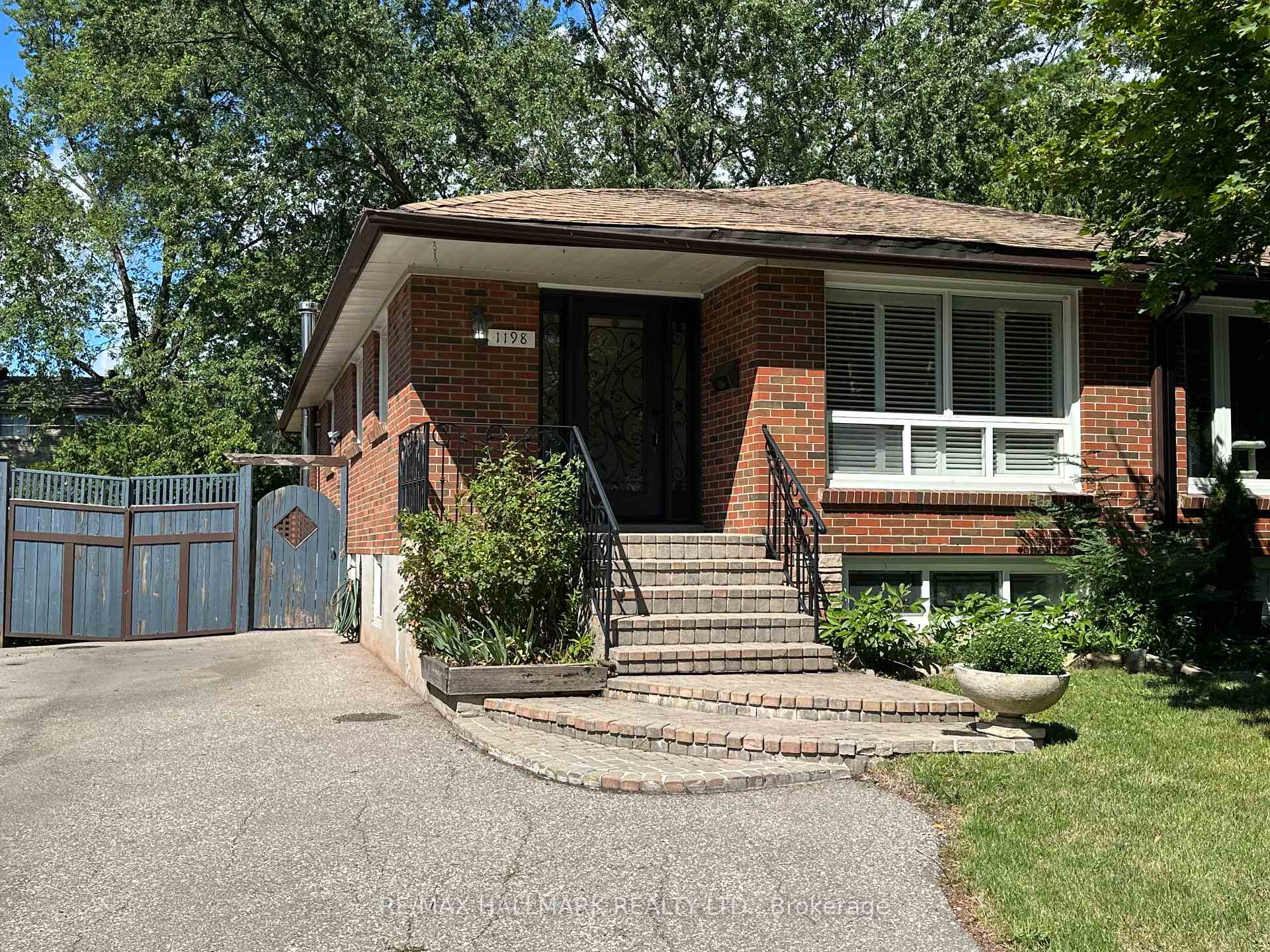 Photo 1 of 1198 Ingledene Drive, Oakville, Falgarwood — HOMEH