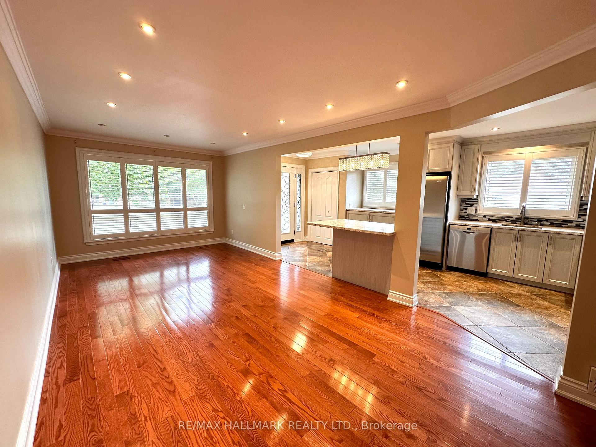 Photo 2 of 1198 Ingledene Drive, Oakville, Falgarwood — HOMEH
