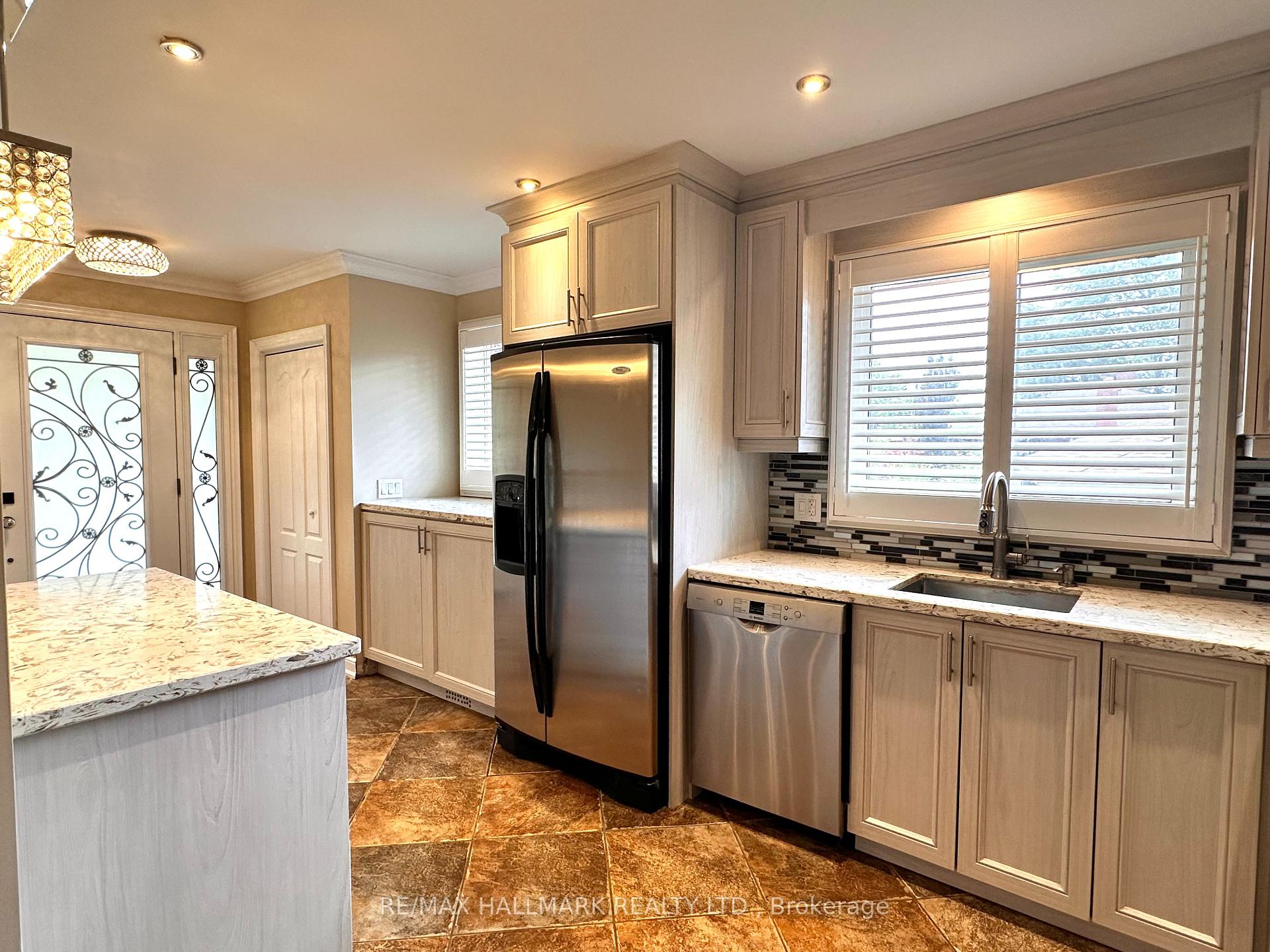 Photo 3 of 1198 Ingledene Drive, Oakville, Falgarwood — HOMEH