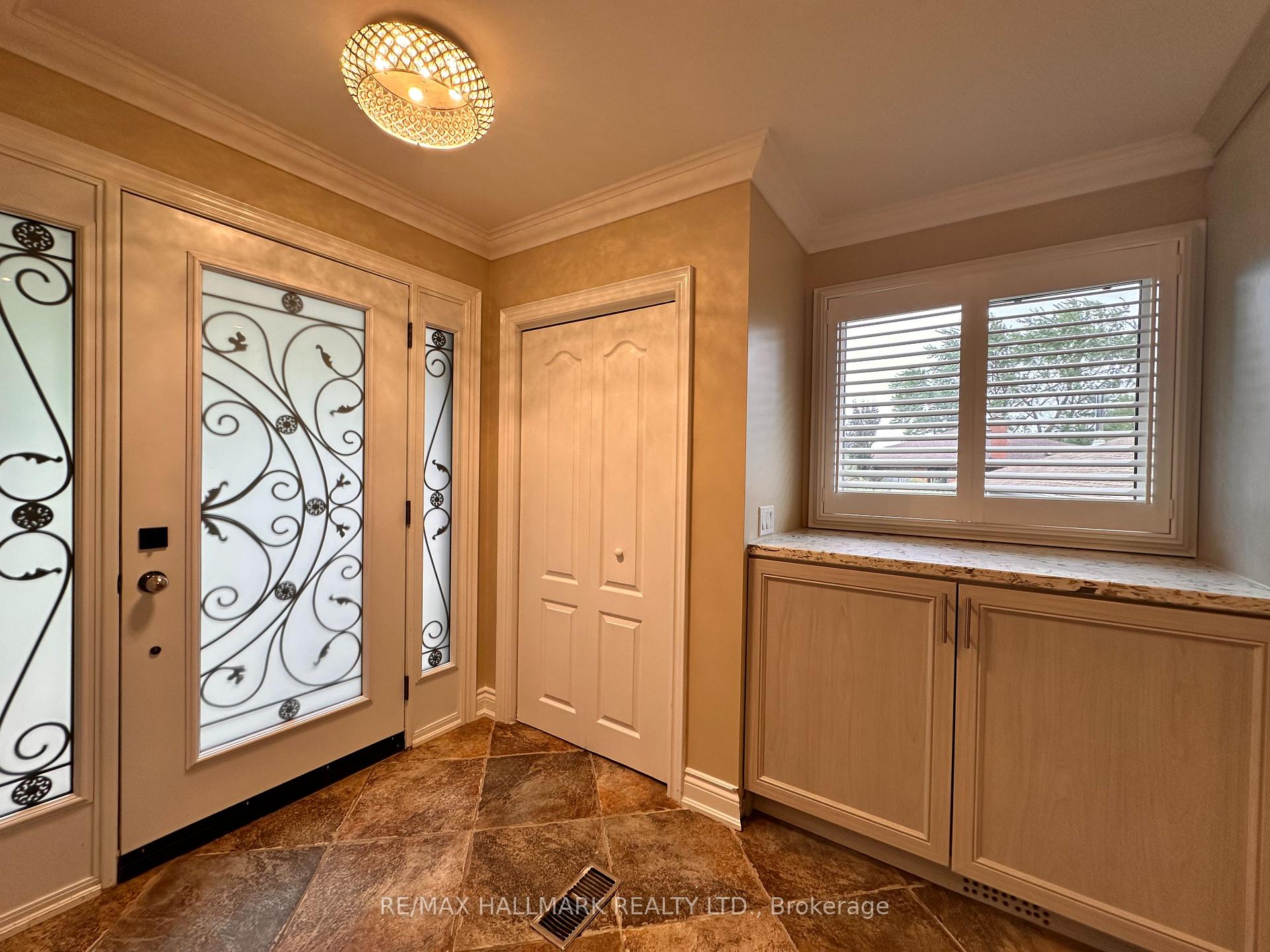 Photo 4 of 1198 Ingledene Drive, Oakville, Falgarwood — HOMEH