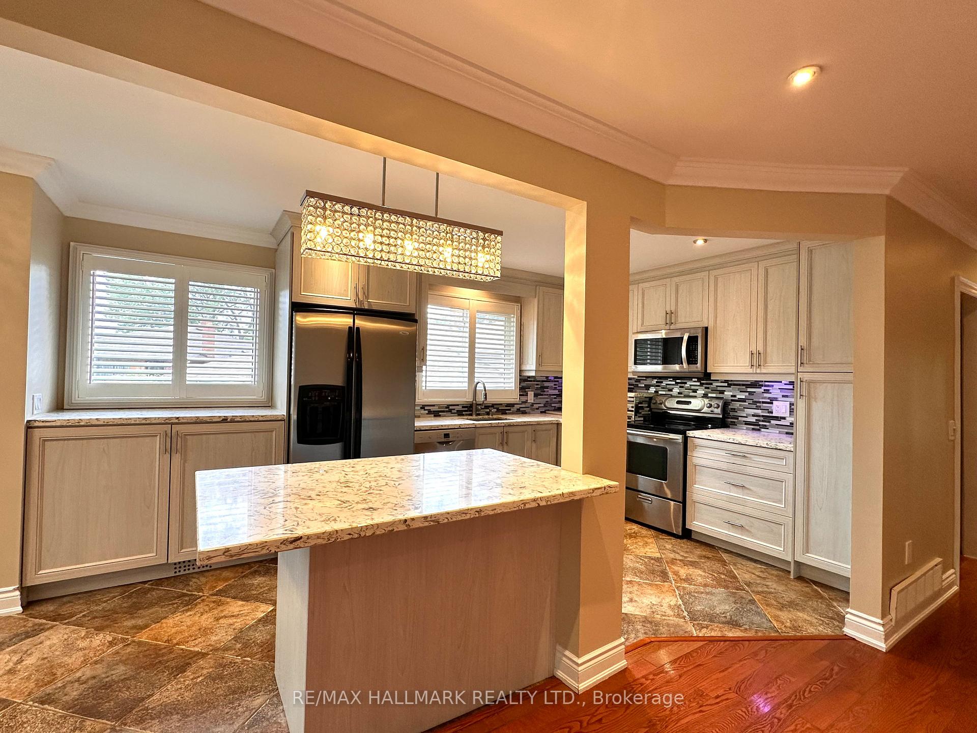 Photo 6 of 1198 Ingledene Drive, Oakville, Falgarwood — HOMEH