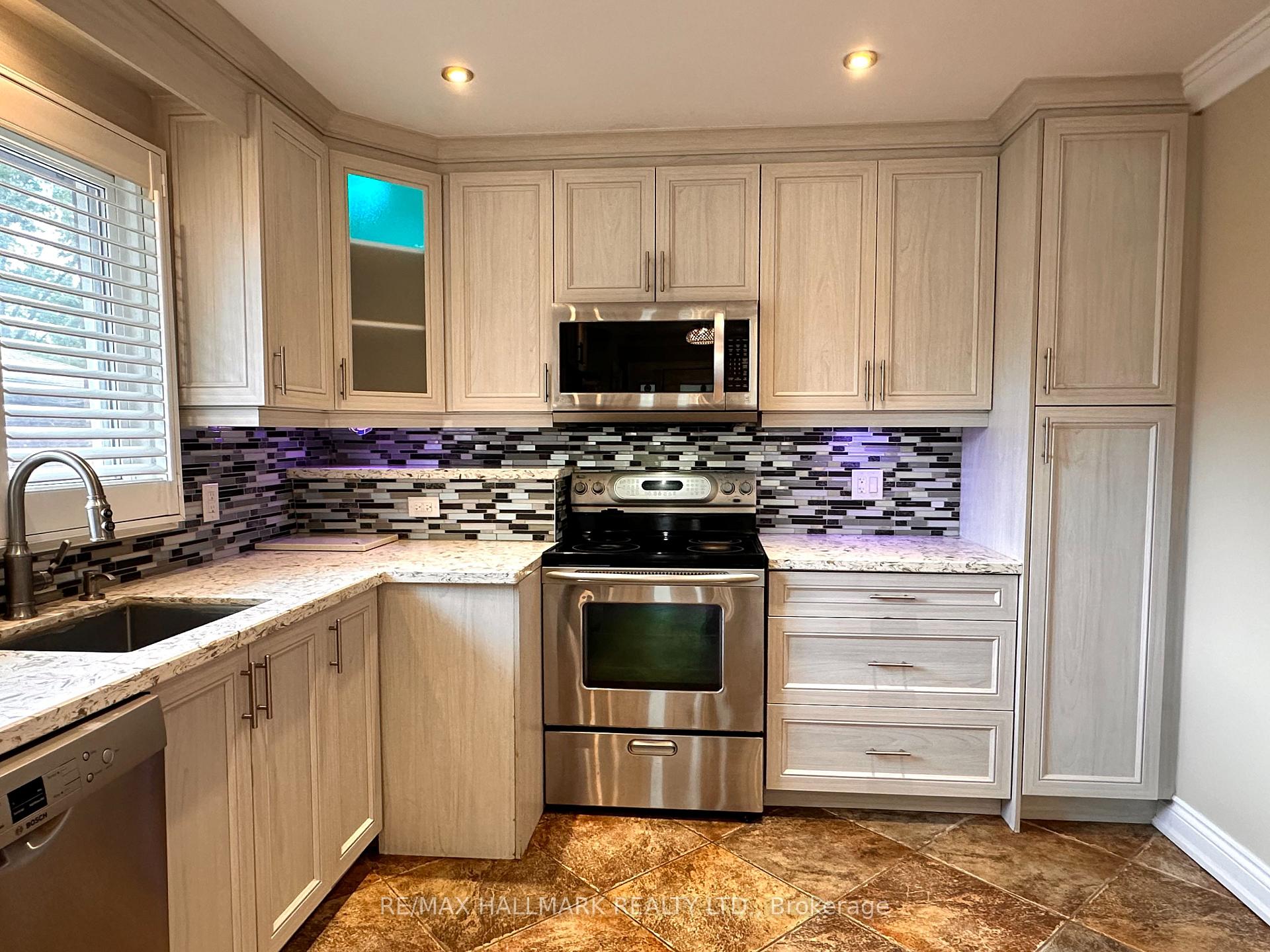 Photo 8 of 1198 Ingledene Drive, Oakville, Falgarwood — HOMEH