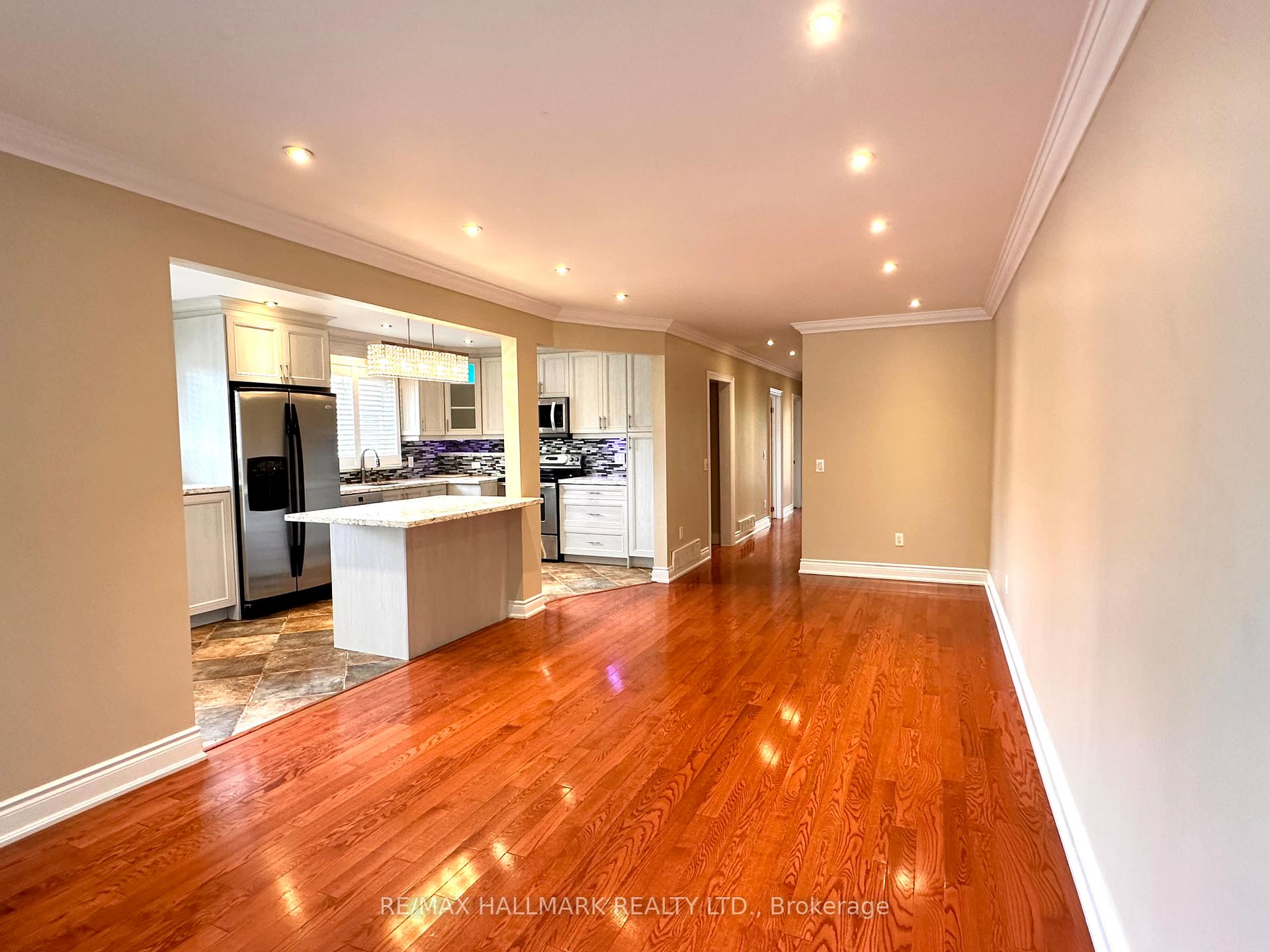 Photo 10 of 1198 Ingledene Drive, Oakville, Falgarwood — HOMEH