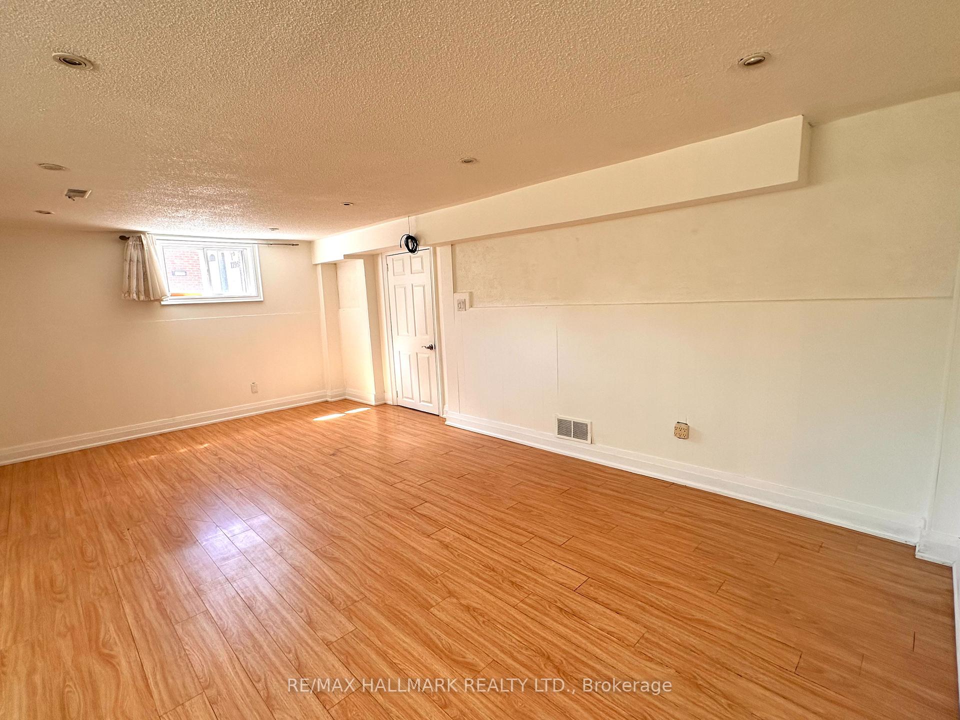 Photo 17 of 1198 Ingledene Drive, Oakville, Falgarwood — HOMEH
