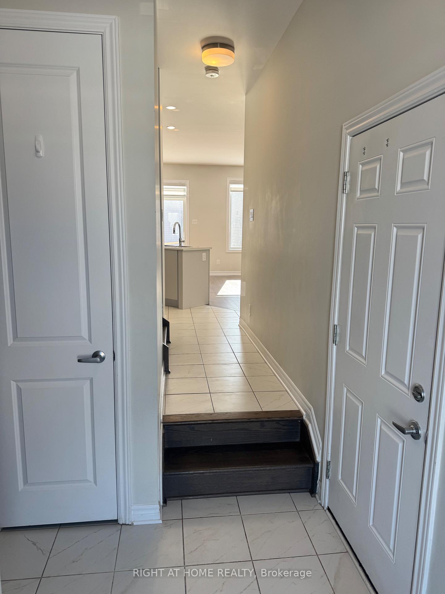 Photo 3 of 42 Chemin De Jargeau Road, Ottawa, Chapel Hill South - Orleans Village — HOMEH