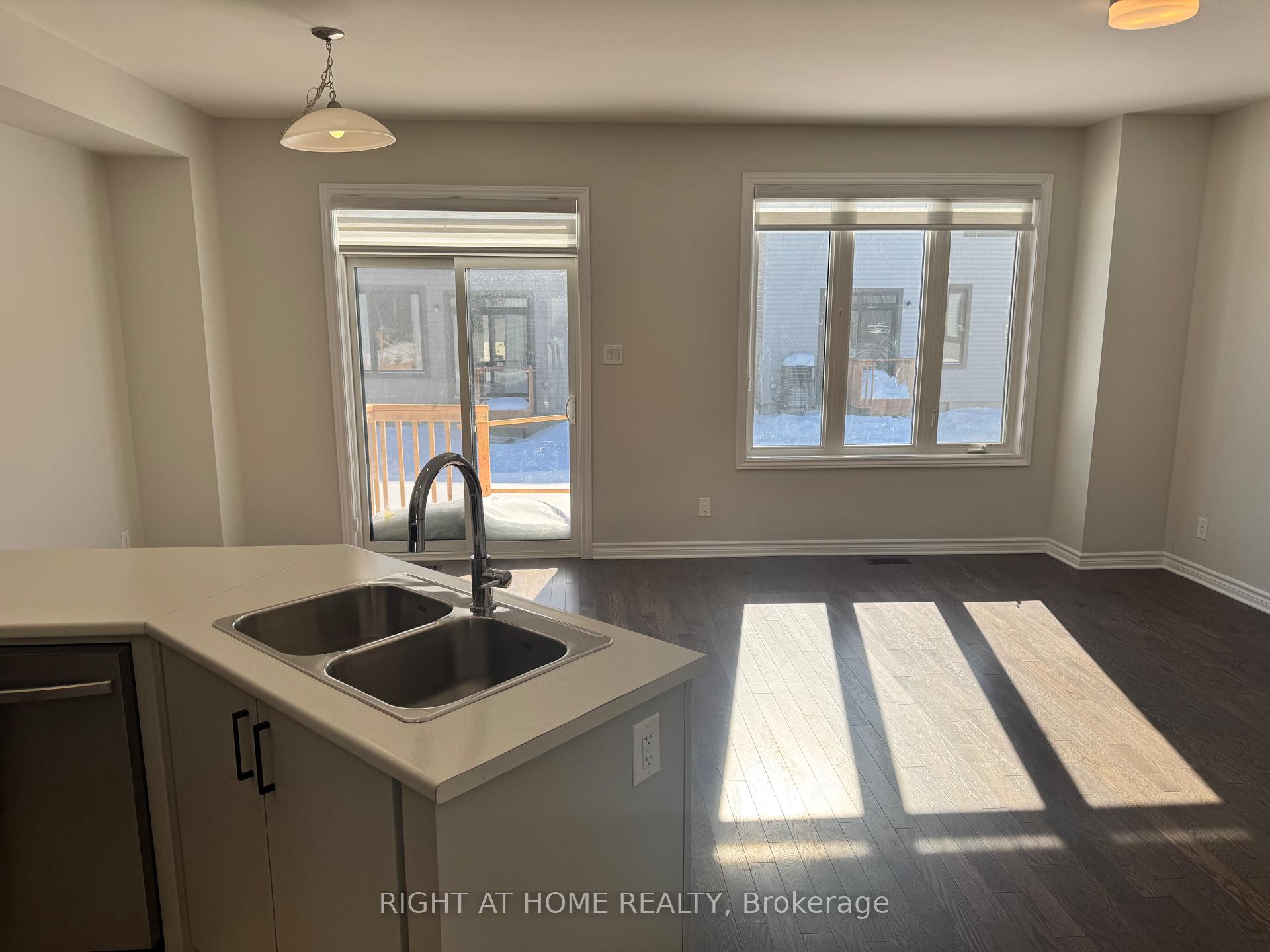 Photo 4 of 42 Chemin De Jargeau Road, Ottawa, Chapel Hill South - Orleans Village — HOMEH