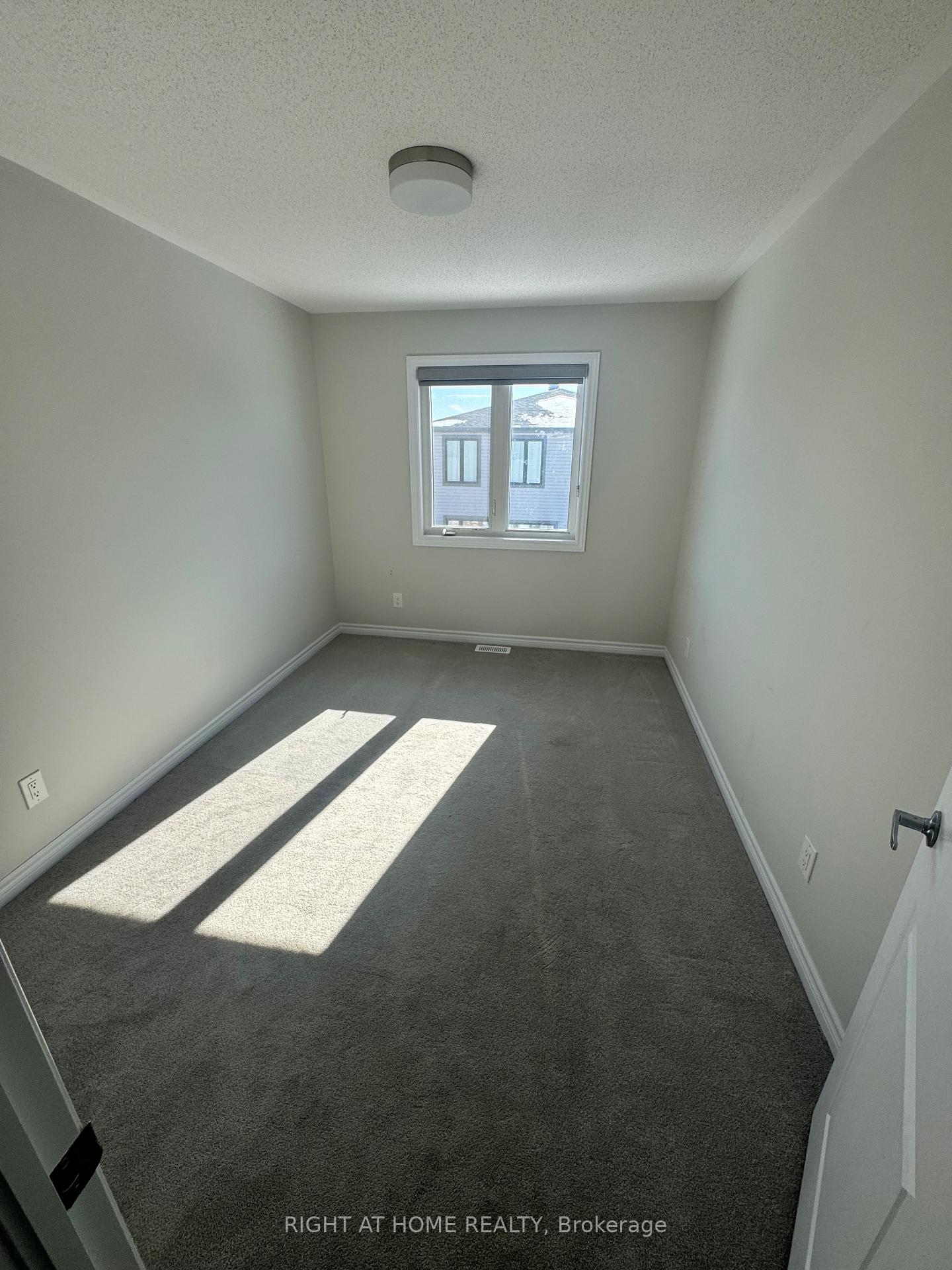 Photo 13 of 42 Chemin De Jargeau Road, Ottawa, Chapel Hill South - Orleans Village — HOMEH