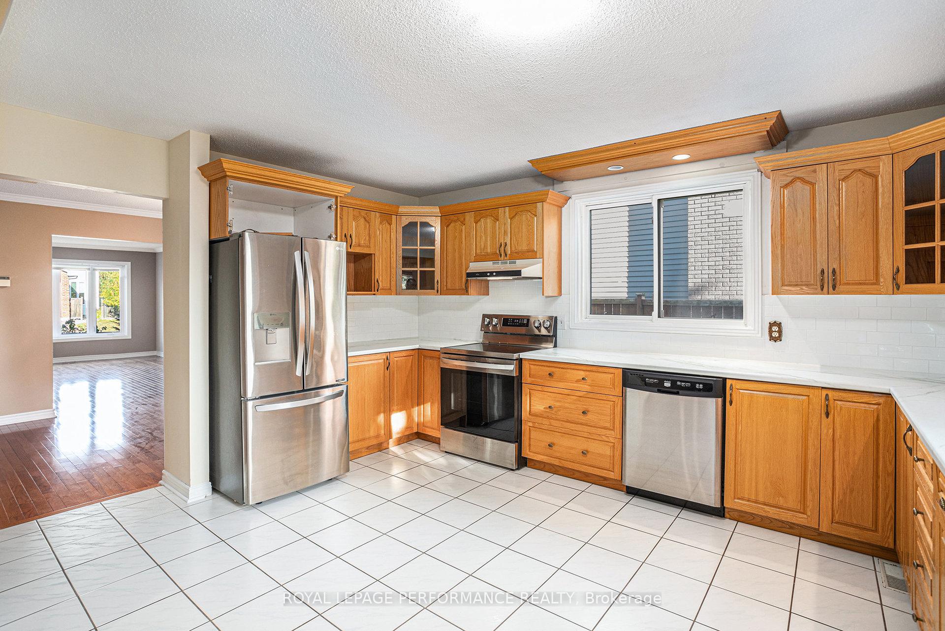 Photo 7 of 6232 Fortune Drive, Ottawa, Convent Glen North — HOMEH