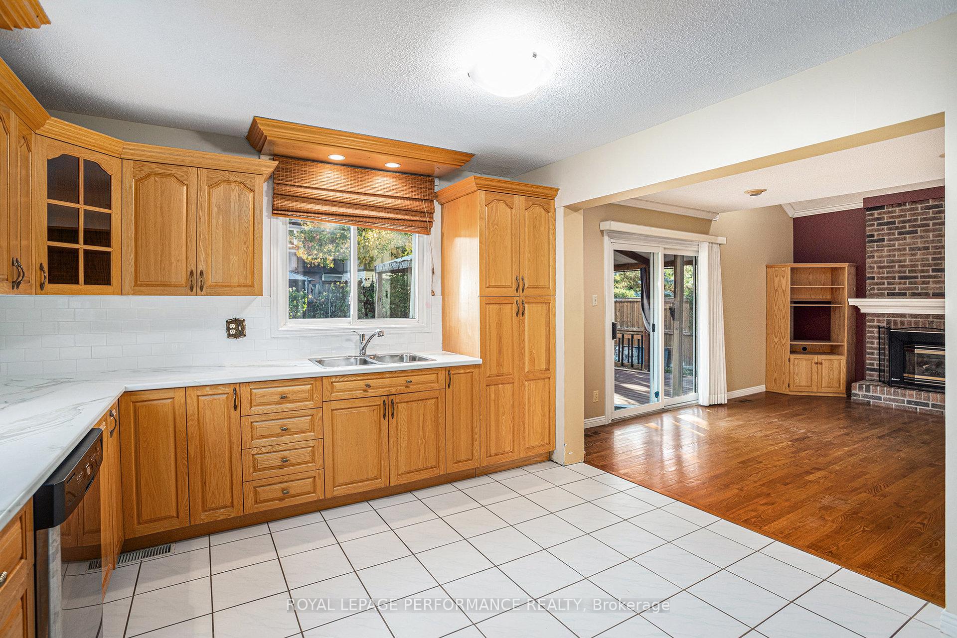 Photo 8 of 6232 Fortune Drive, Ottawa, Convent Glen North — HOMEH