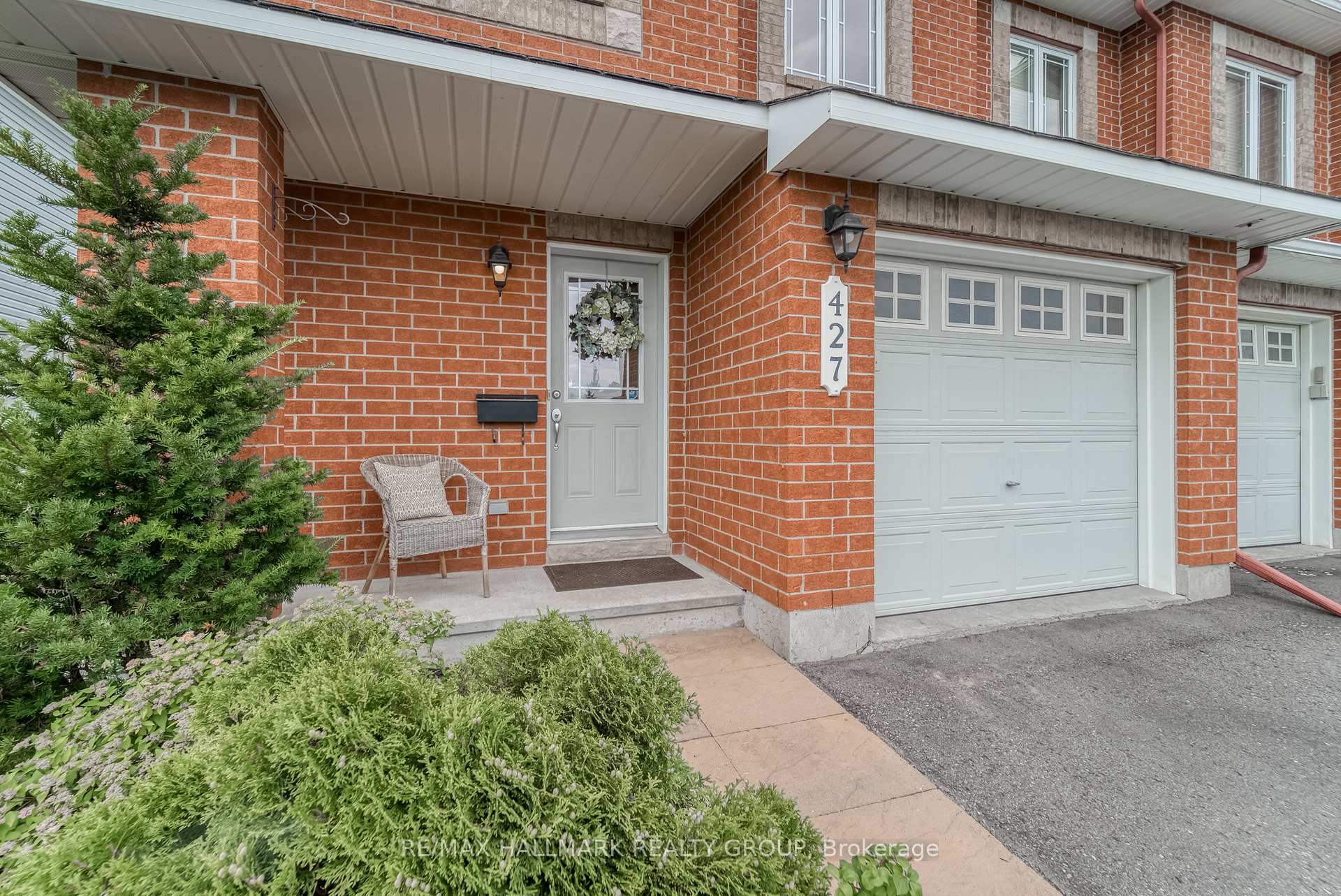Photo 2 of 427 Sparkman Avenue, Ottawa, Avalon East — HOMEH