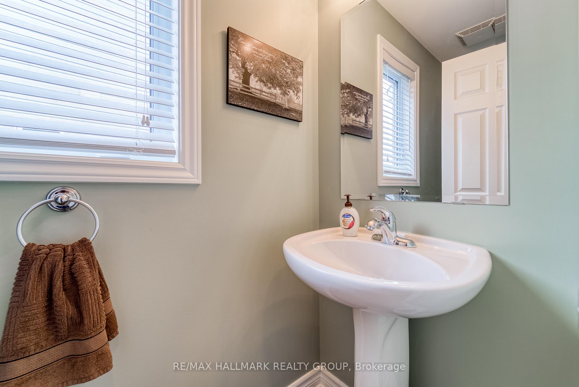 Photo 4 of 427 Sparkman Avenue, Ottawa, Avalon East — HOMEH