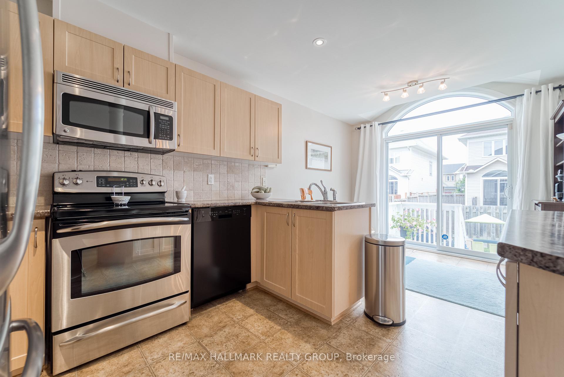 Photo 14 of 427 Sparkman Avenue, Ottawa, Avalon East — HOMEH