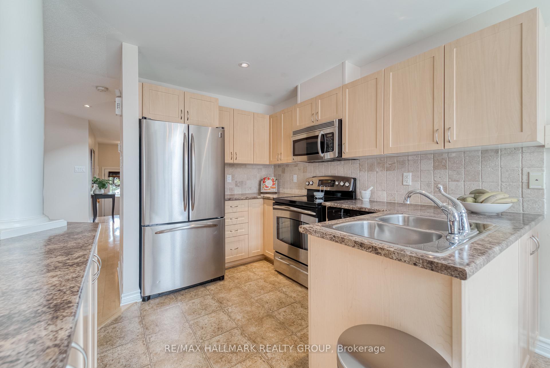 Photo 15 of 427 Sparkman Avenue, Ottawa, Avalon East — HOMEH