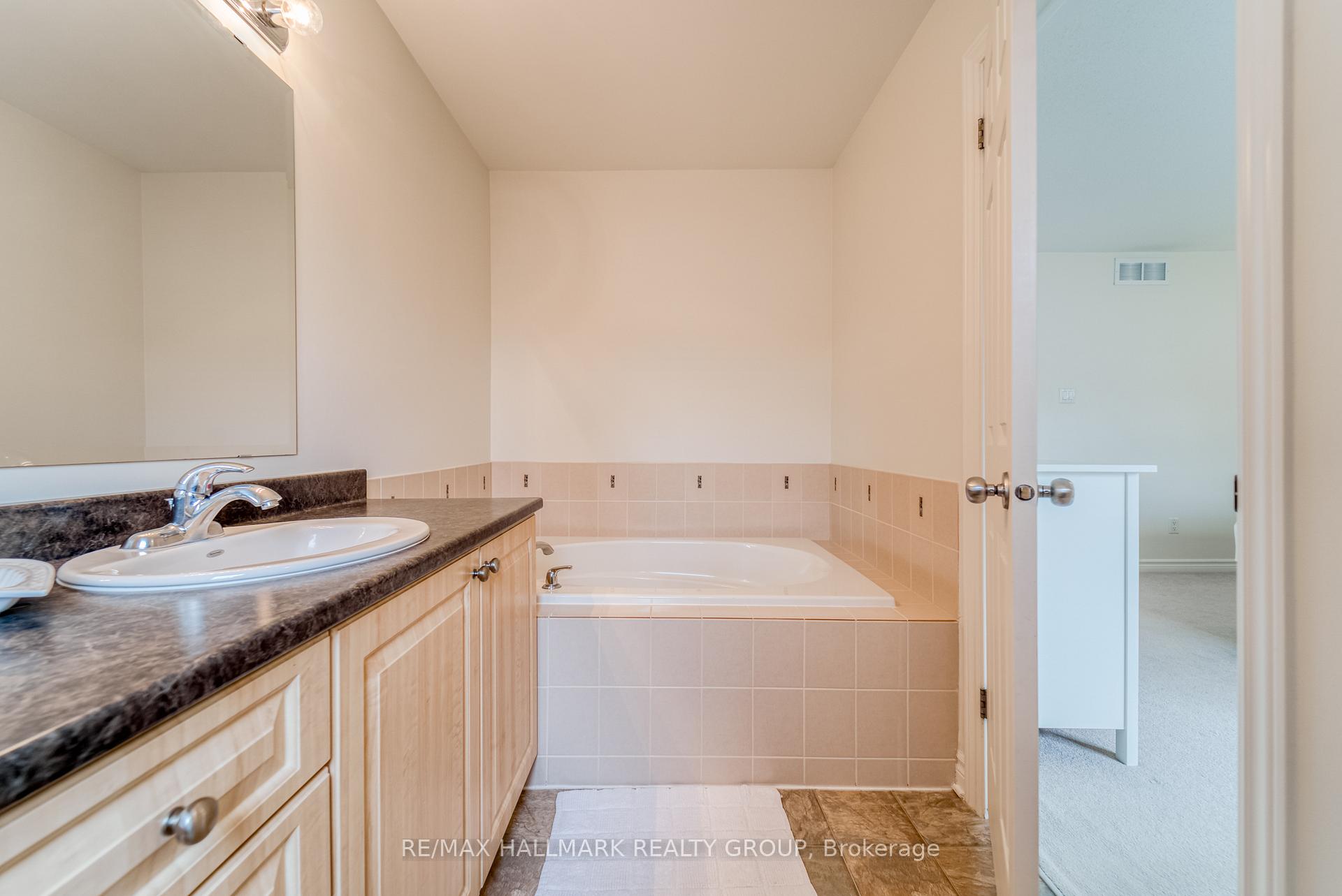Photo 22 of 427 Sparkman Avenue, Ottawa, Avalon East — HOMEH