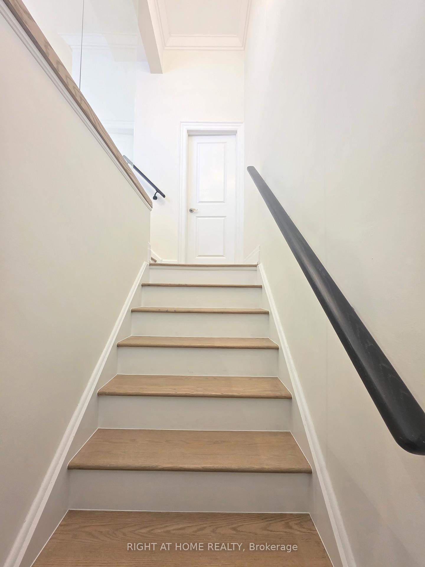 Photo 3 of 2251 Khalsa Gate E, Oakville, Westmount — HOMEH