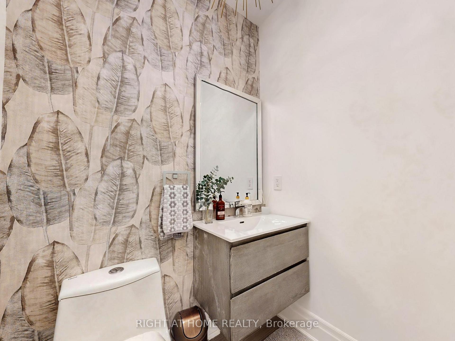 Photo 4 of 2251 Khalsa Gate E, Oakville, Westmount — HOMEH