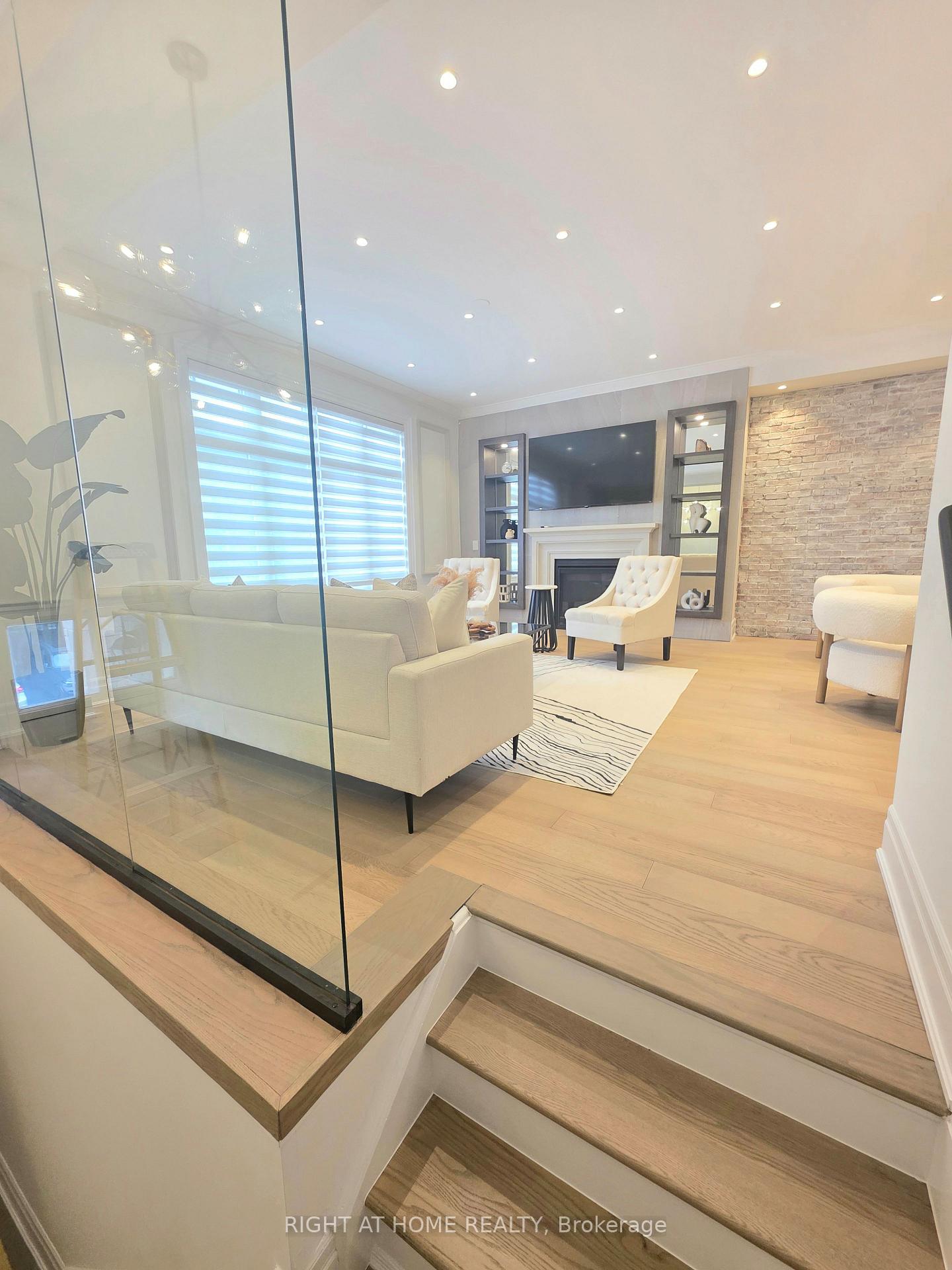 Photo 5 of 2251 Khalsa Gate E, Oakville, Westmount — HOMEH