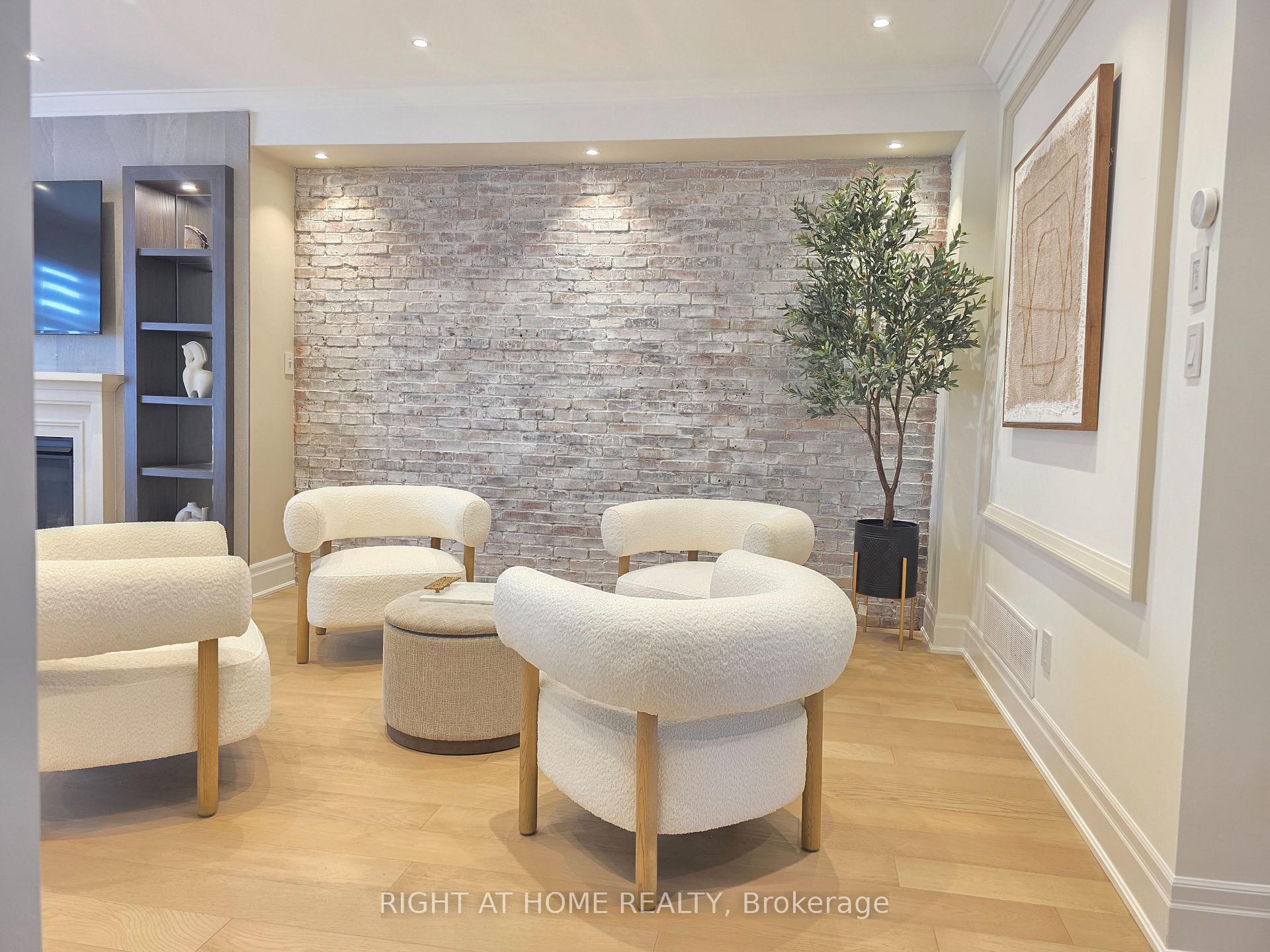 Photo 9 of 2251 Khalsa Gate E, Oakville, Westmount — HOMEH