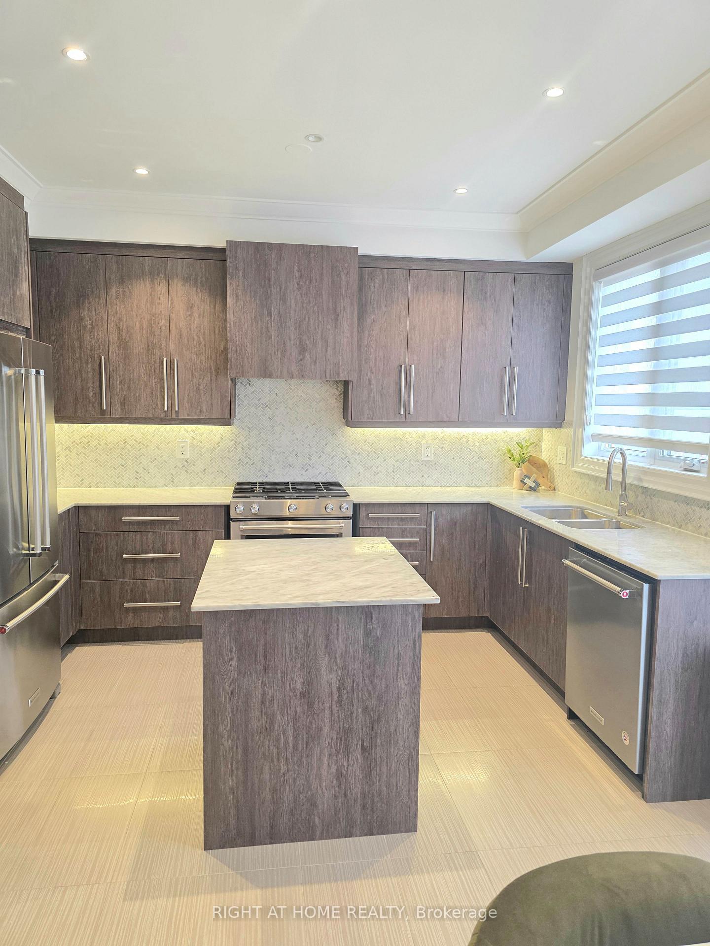 Photo 14 of 2251 Khalsa Gate E, Oakville, Westmount — HOMEH