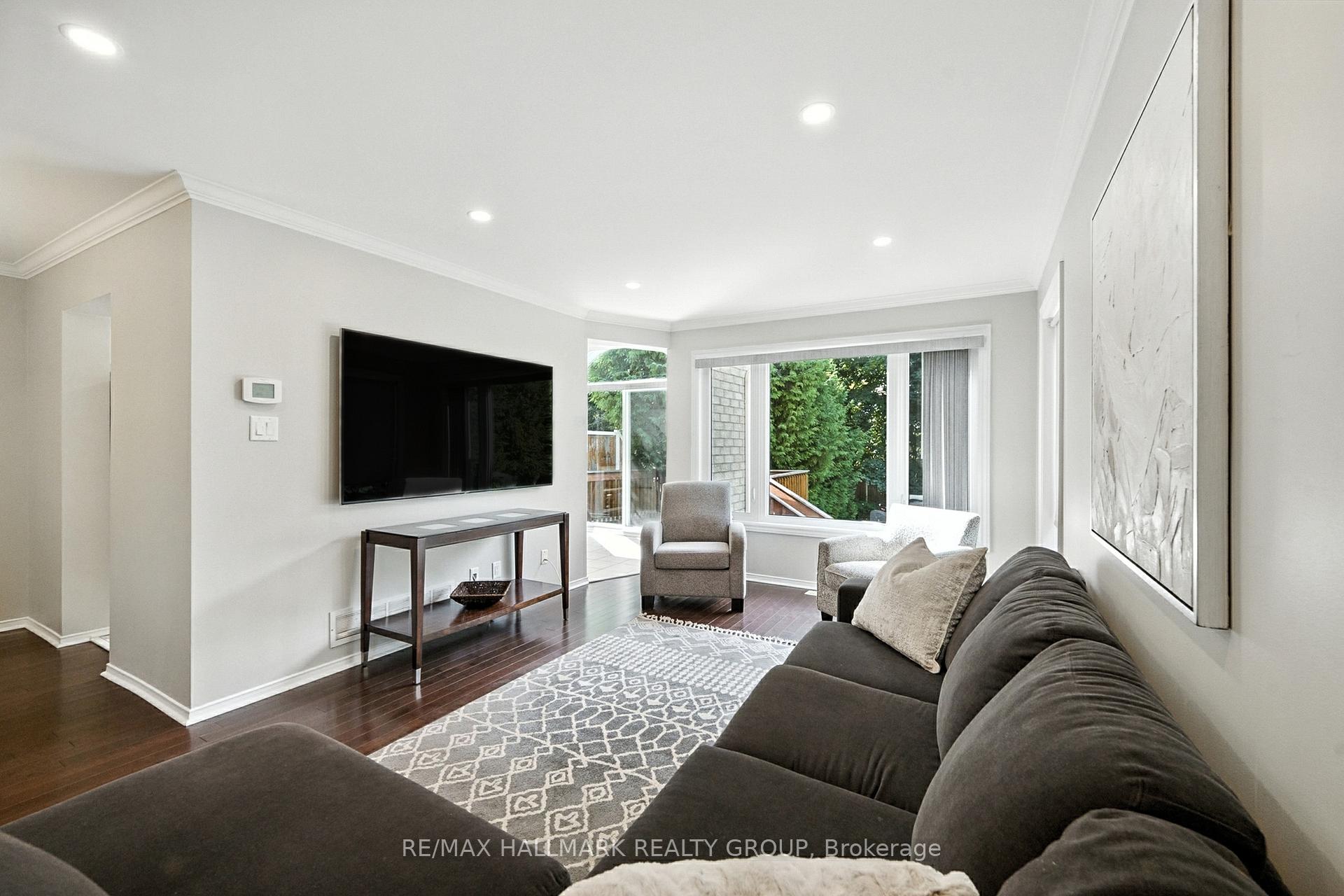 Photo 8 of 6272 Sablewood Place, Ottawa, Chapel Hill — HOMEH