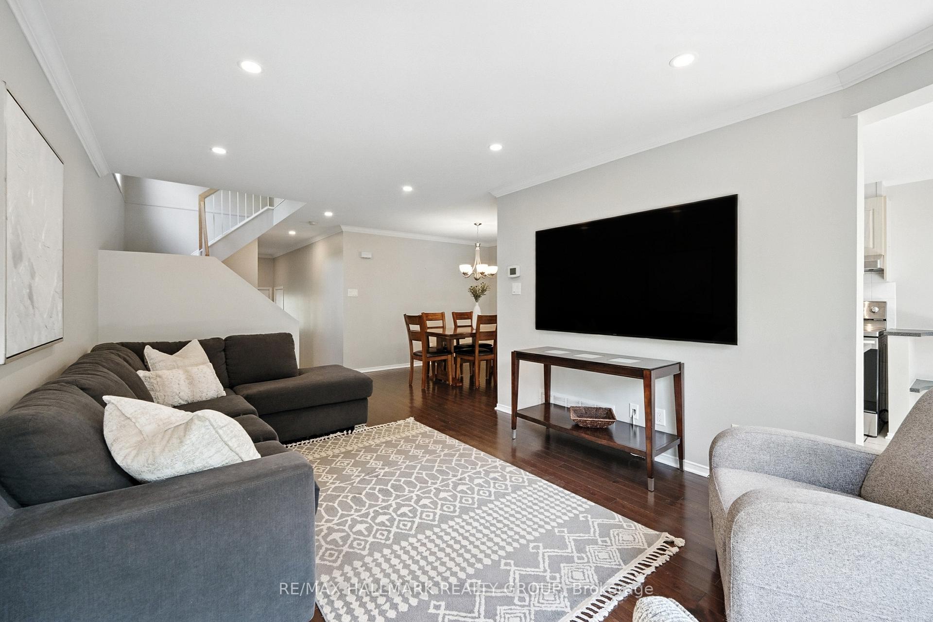 Photo 10 of 6272 Sablewood Place, Ottawa, Chapel Hill — HOMEH