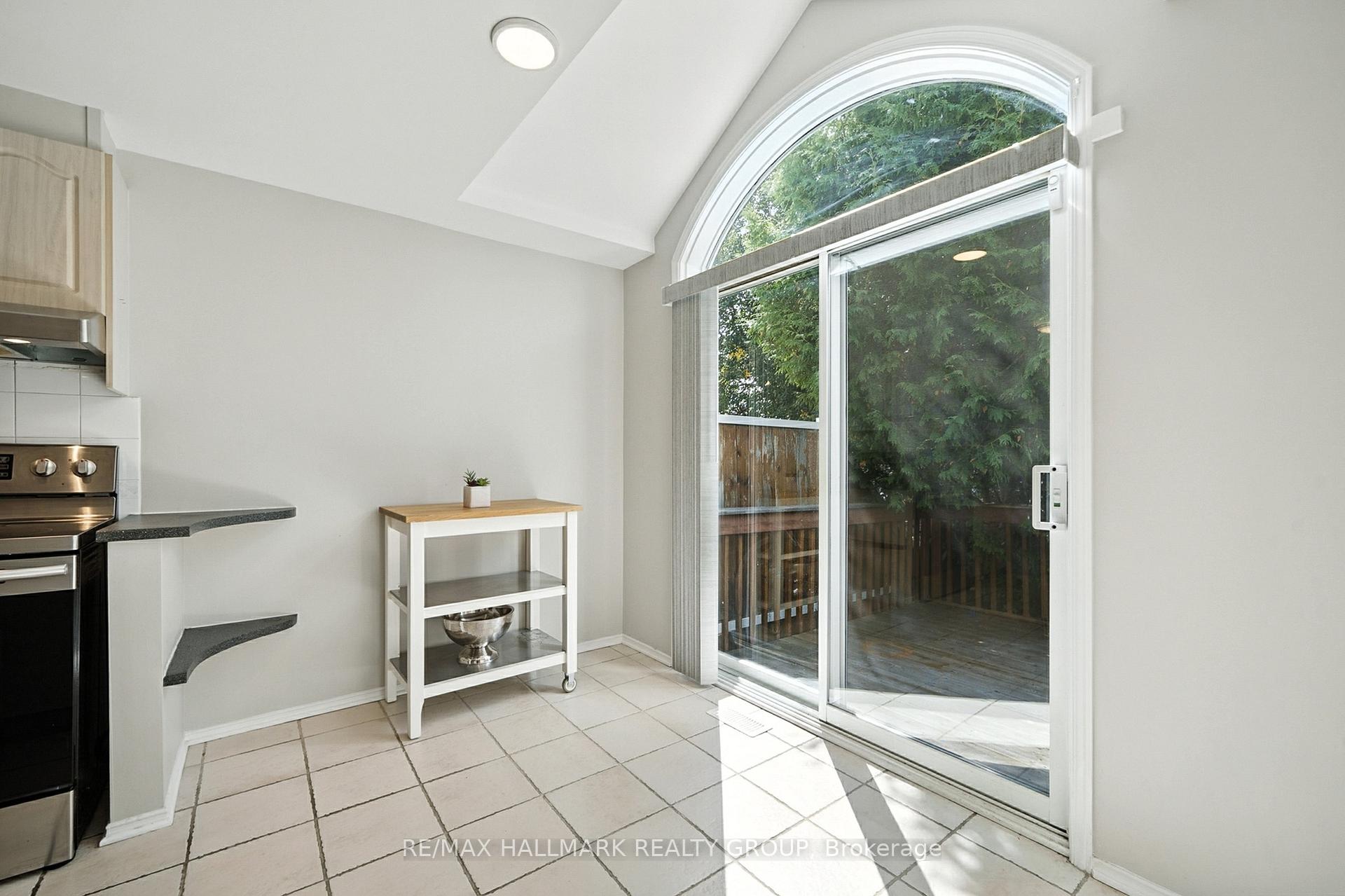 Photo 11 of 6272 Sablewood Place, Ottawa, Chapel Hill — HOMEH