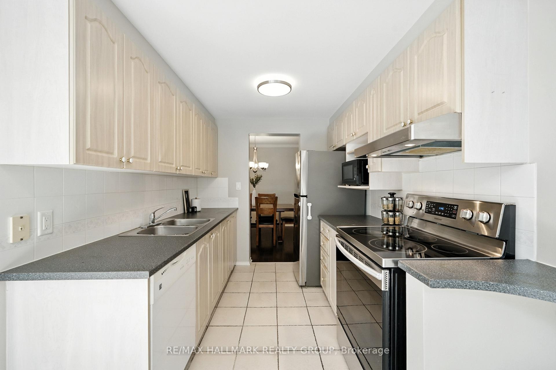 Photo 12 of 6272 Sablewood Place, Ottawa, Chapel Hill — HOMEH