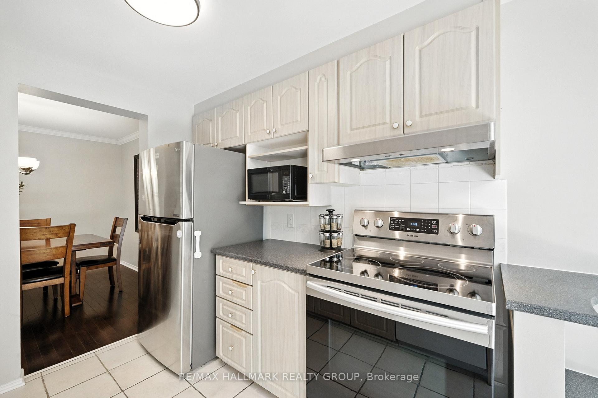 Photo 13 of 6272 Sablewood Place, Ottawa, Chapel Hill — HOMEH