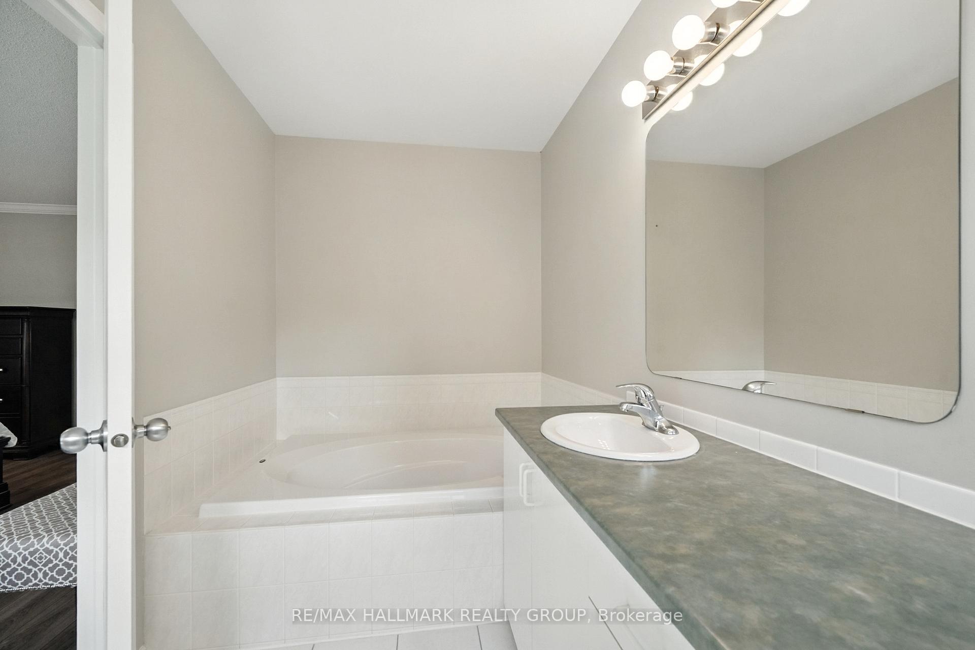 Photo 18 of 6272 Sablewood Place, Ottawa, Chapel Hill — HOMEH