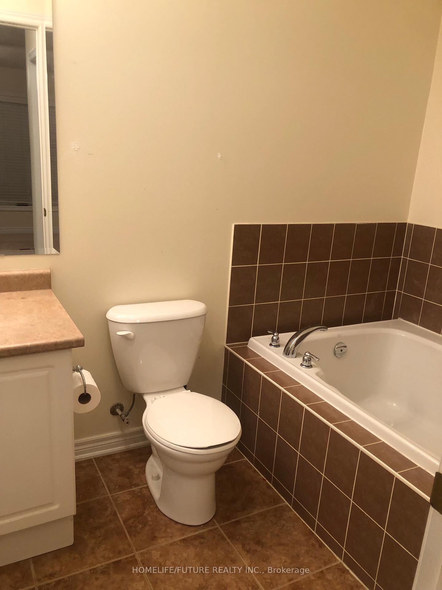Photo 8 of Unit Main, 81 Bernbridge Road, Markham, Box Grove — HOMEH