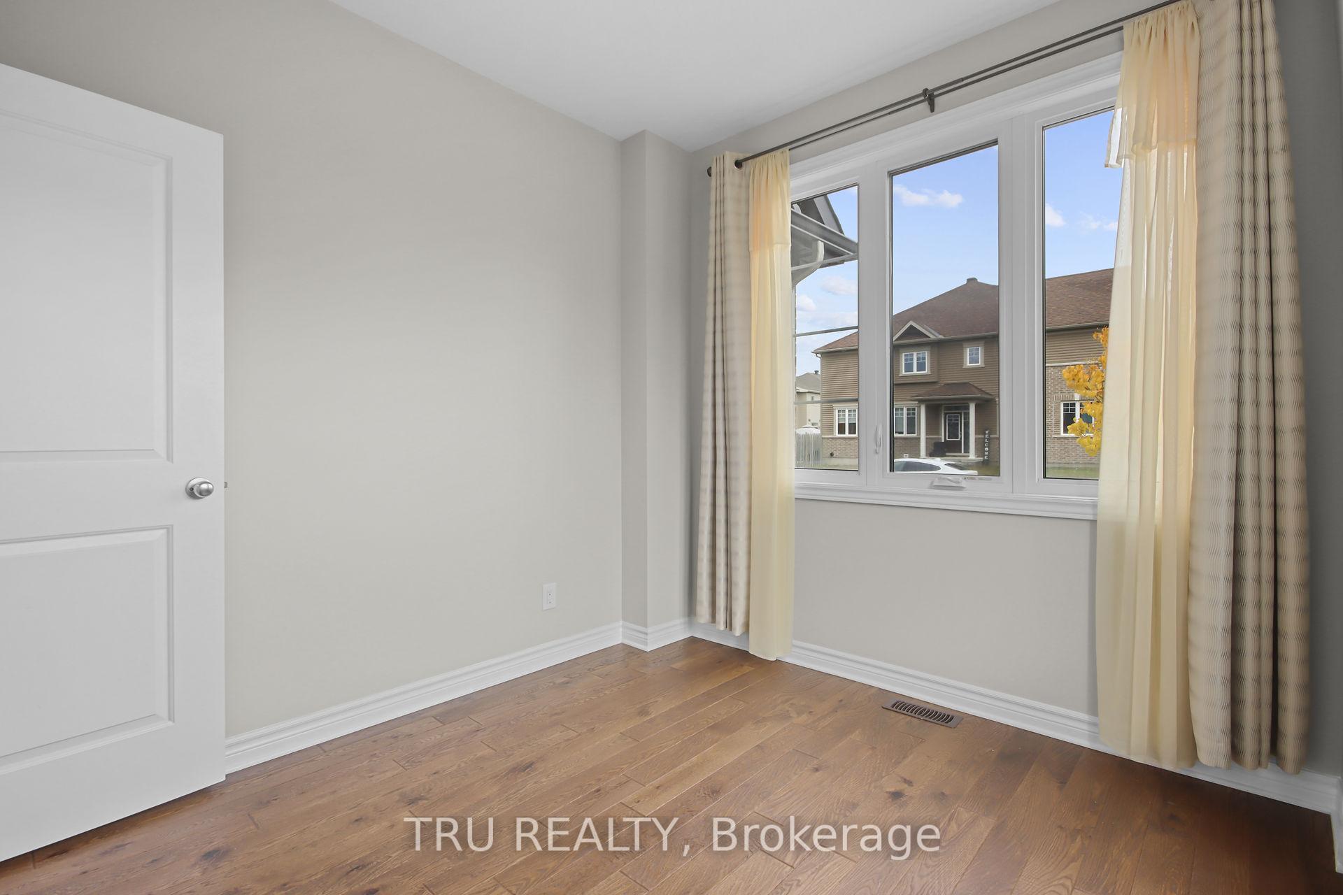 Photo 8 of 260 Yellowcress Way, Ottawa, Avalon West — HOMEH