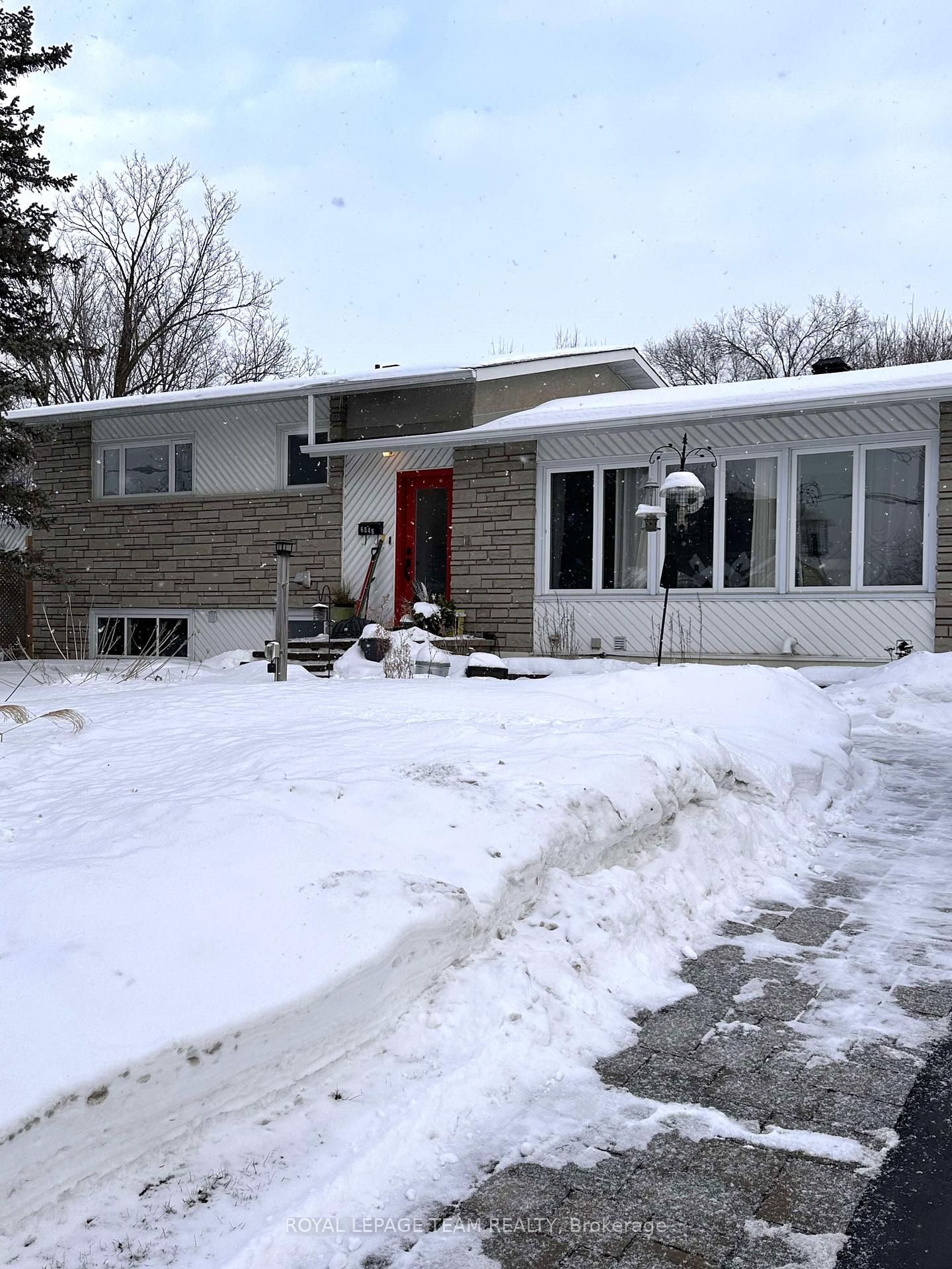 Front of Unit B, 6846 Edgar Brault Street