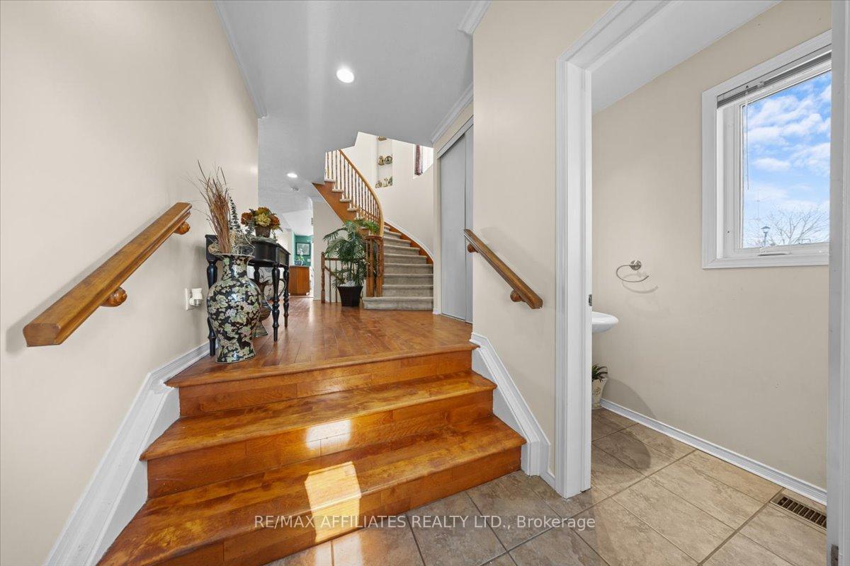 Photo 2 of 2070 Liska Street, Ottawa, Avalon East — HOMEH