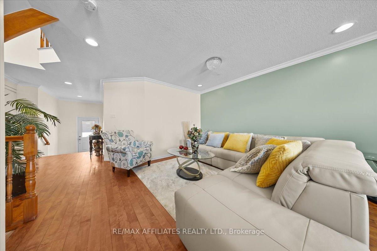 Photo 3 of 2070 Liska Street, Ottawa, Avalon East — HOMEH