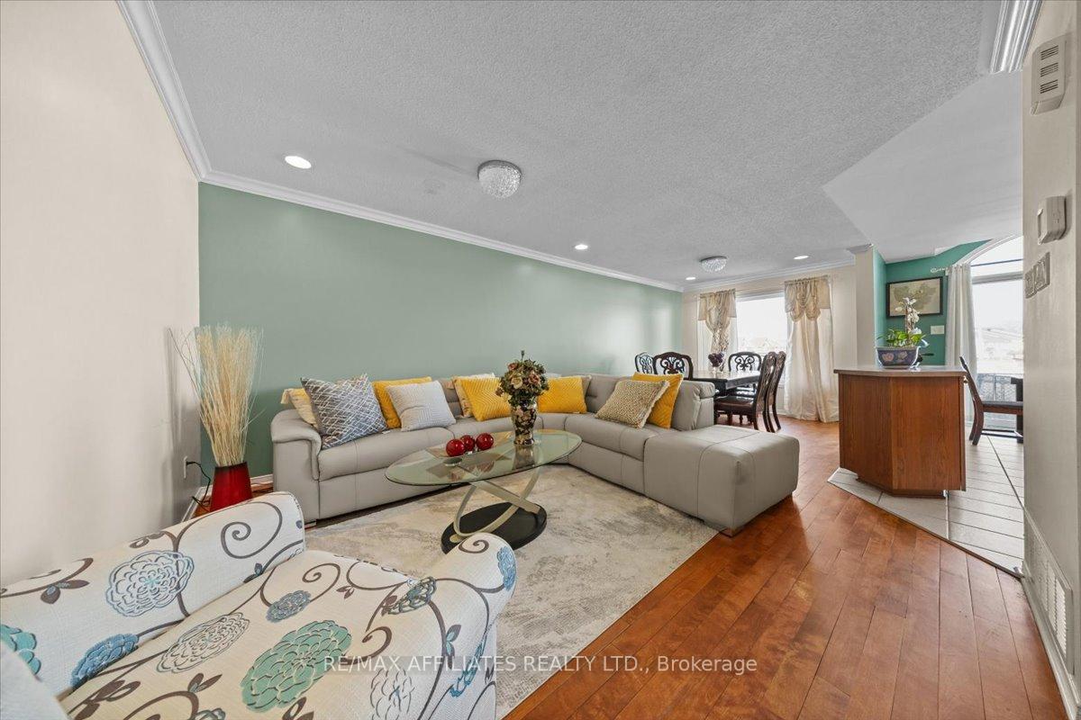 Photo 4 of 2070 Liska Street, Ottawa, Avalon East — HOMEH