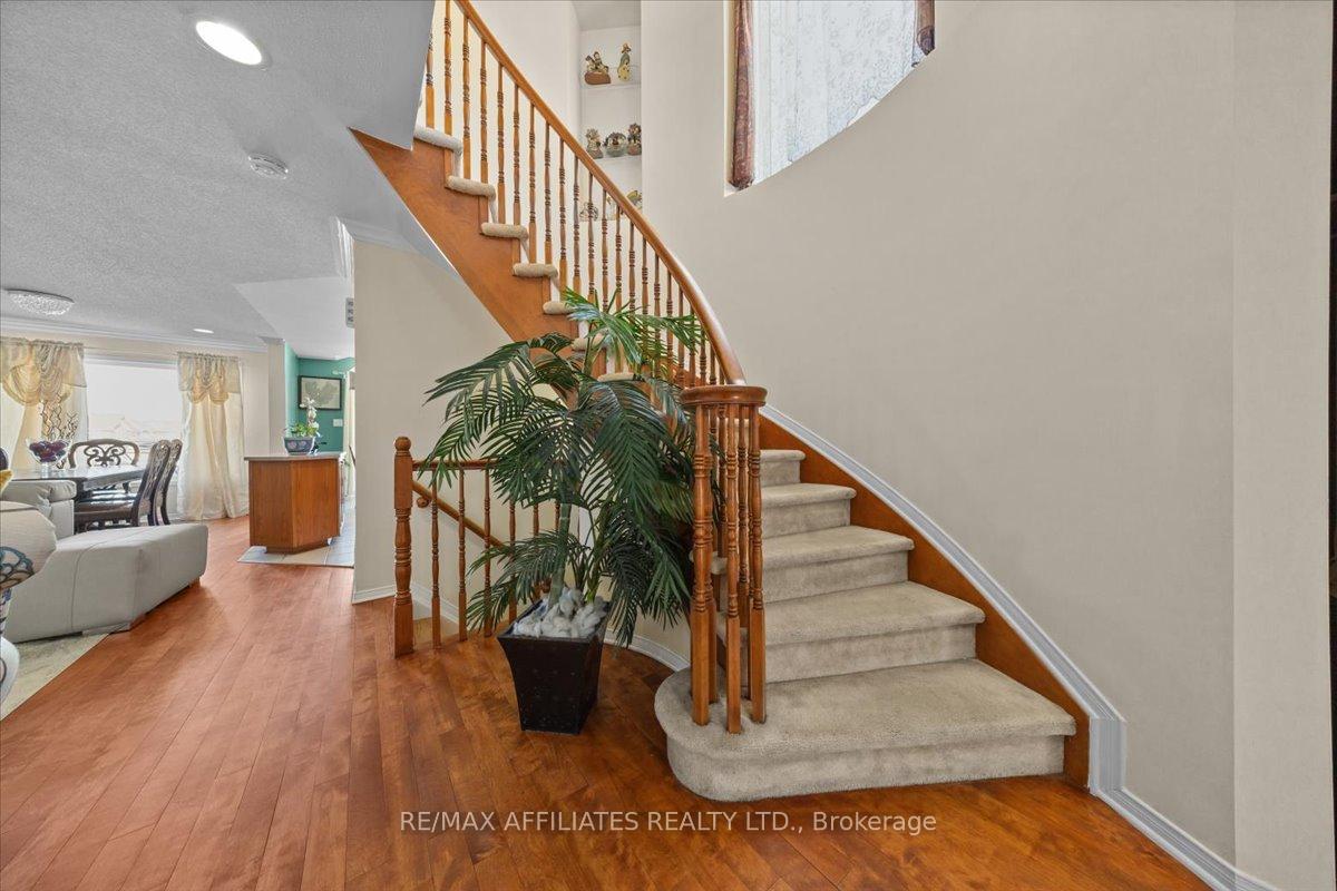 Photo 5 of 2070 Liska Street, Ottawa, Avalon East — HOMEH